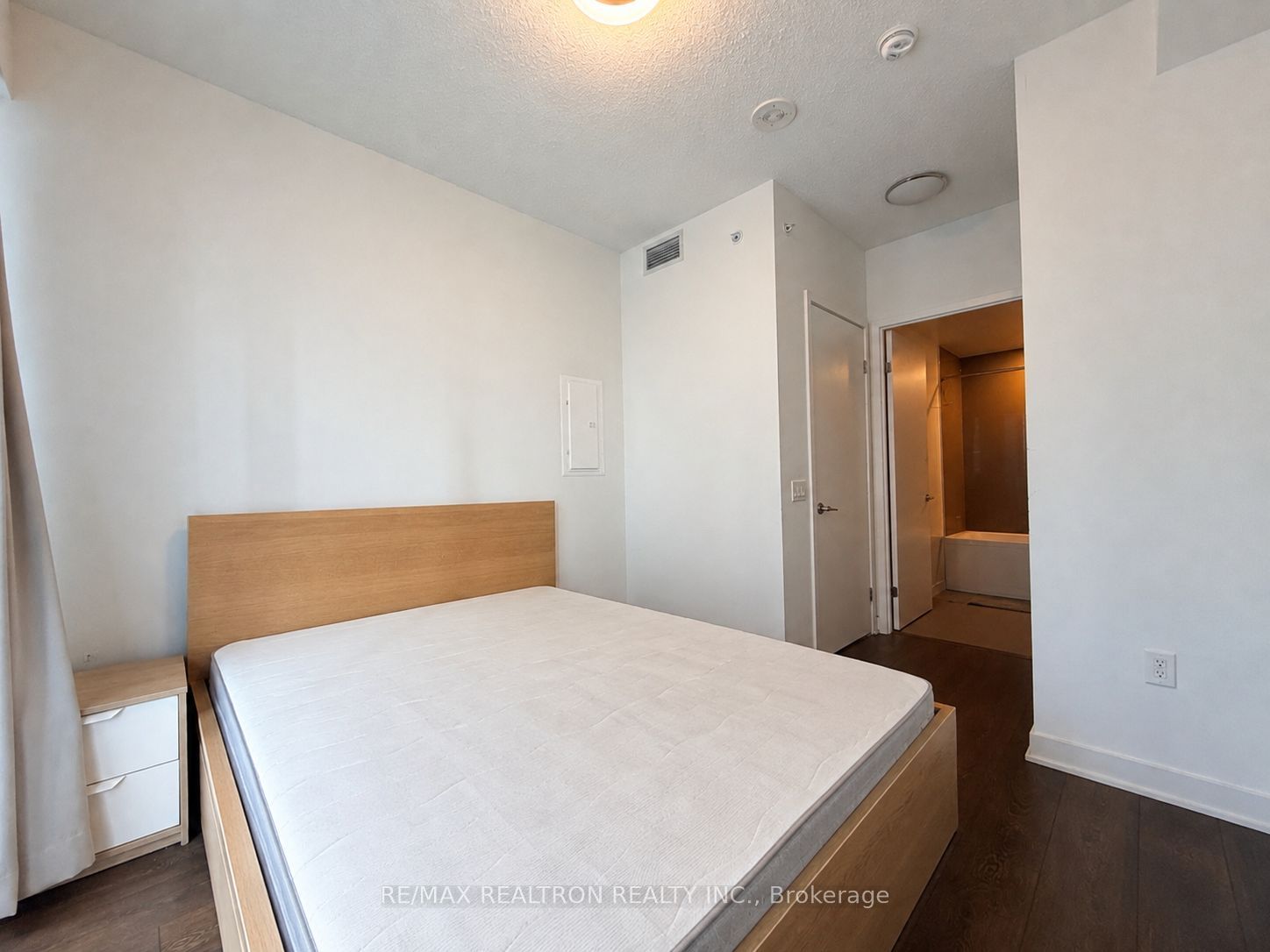 125 Blue Jays Way 2711 Master & 2nd Bedroom, Toronto, ON M5V 1J6 photo 5