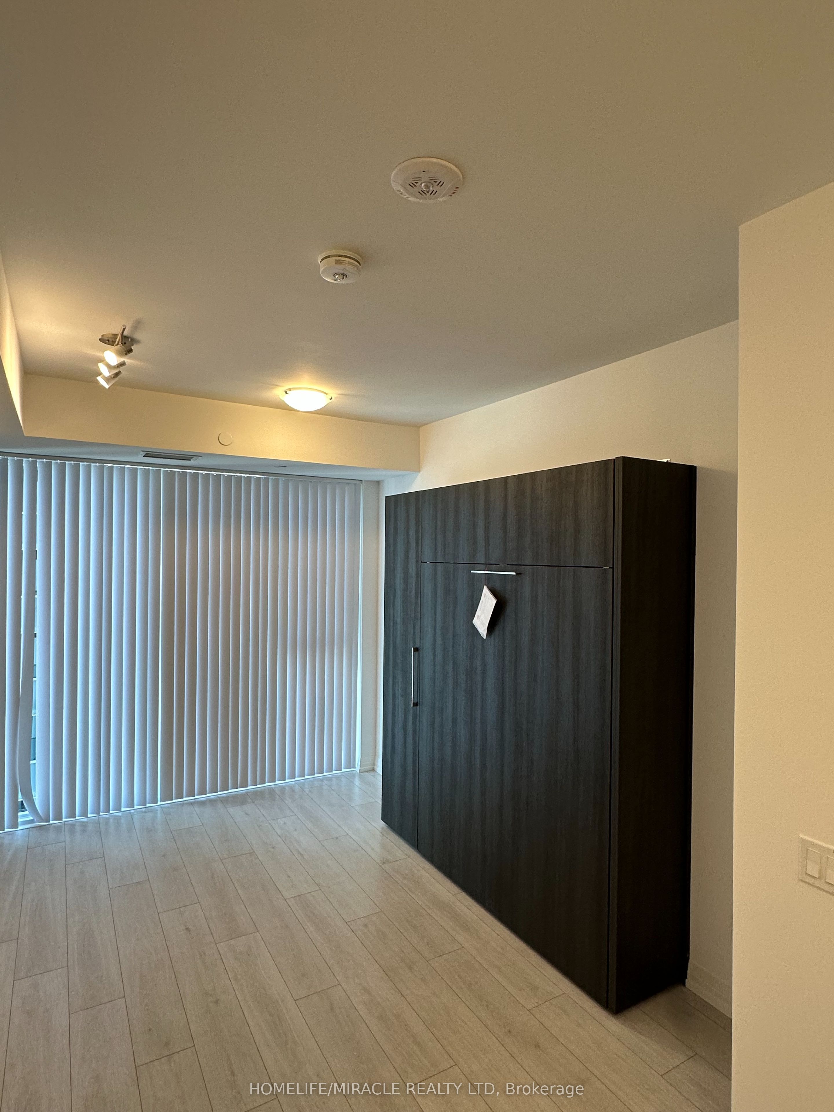 400 King Street 2302, Toronto, ON M5V 1K2 photo 4