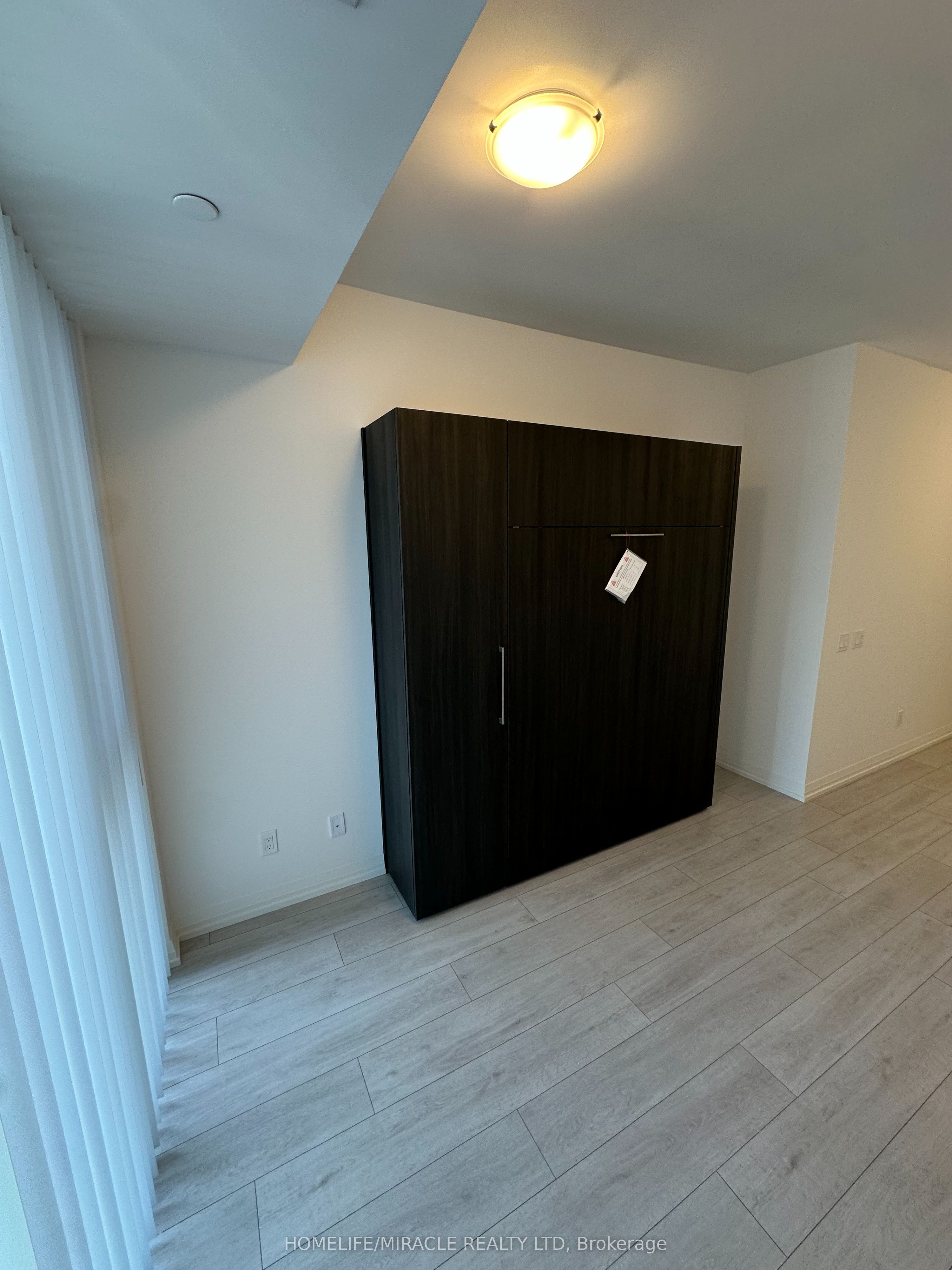 400 King Street 2302, Toronto, ON M5V 1K2 photo 5