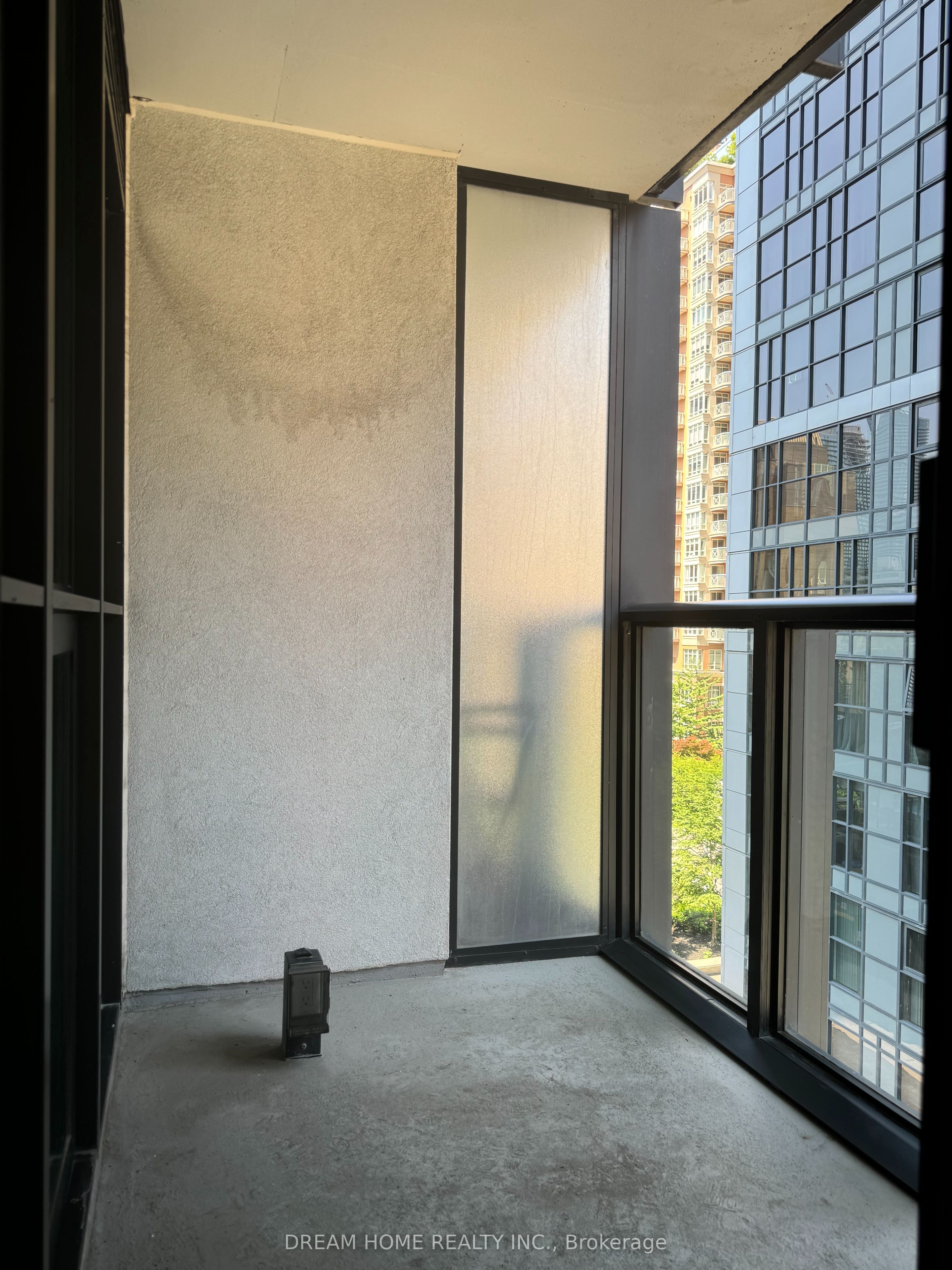 110 Charles Street E 608, Toronto, ON M4Y 1T5 photo 4