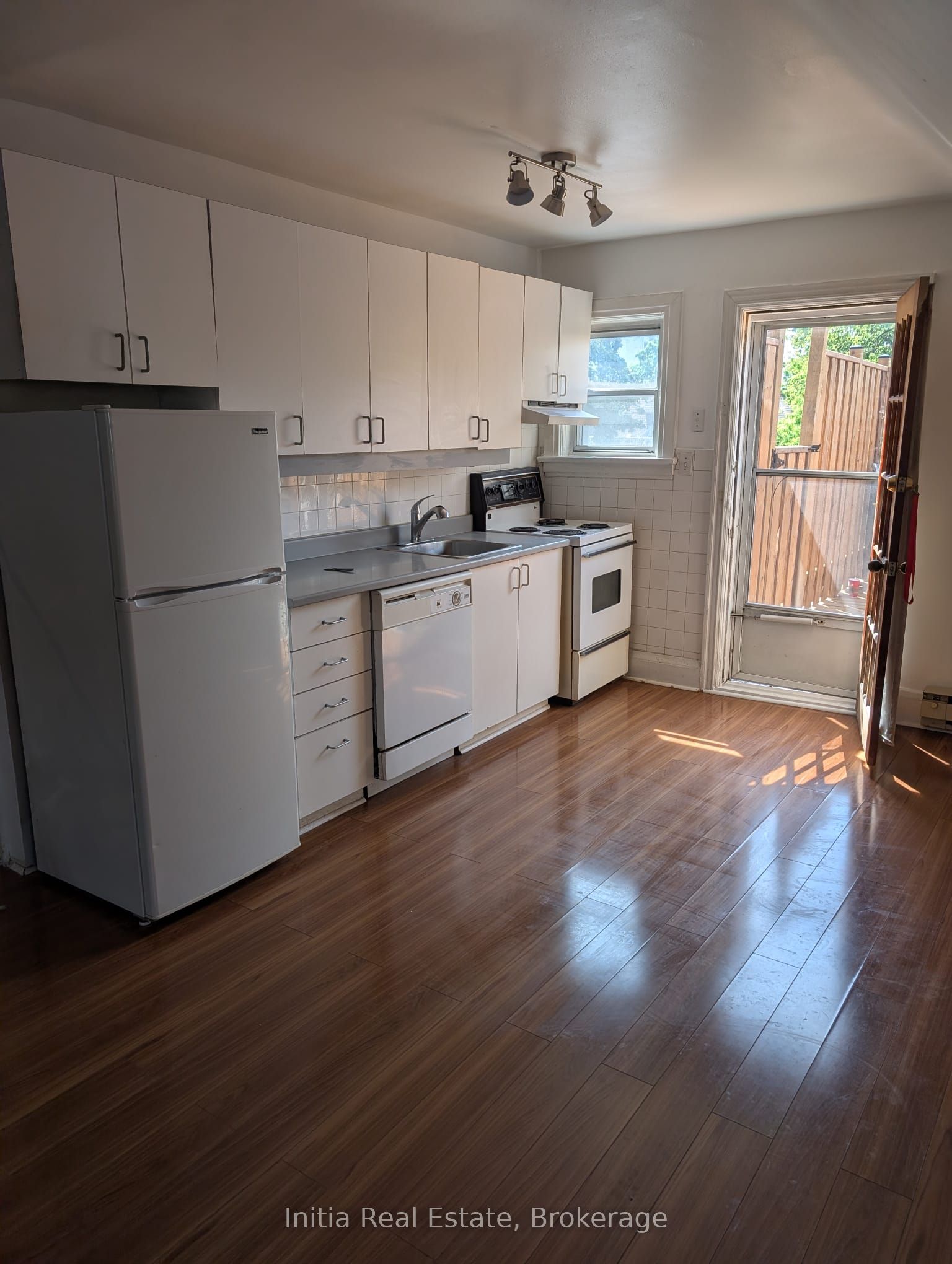 622 Huron Street 3, Toronto, ON M5R 2R9