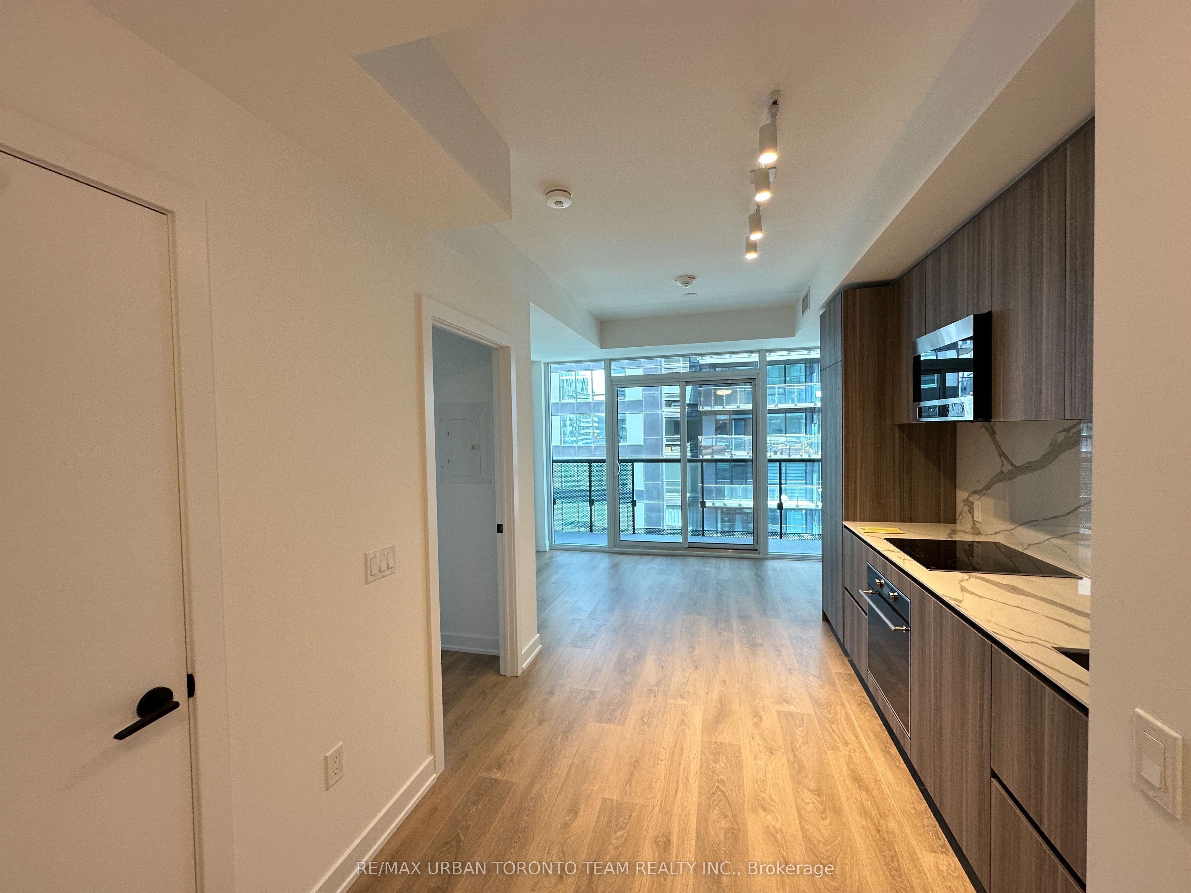 127 Broadway Avenue 3206, Toronto, ON M4P 1V4 photo 2