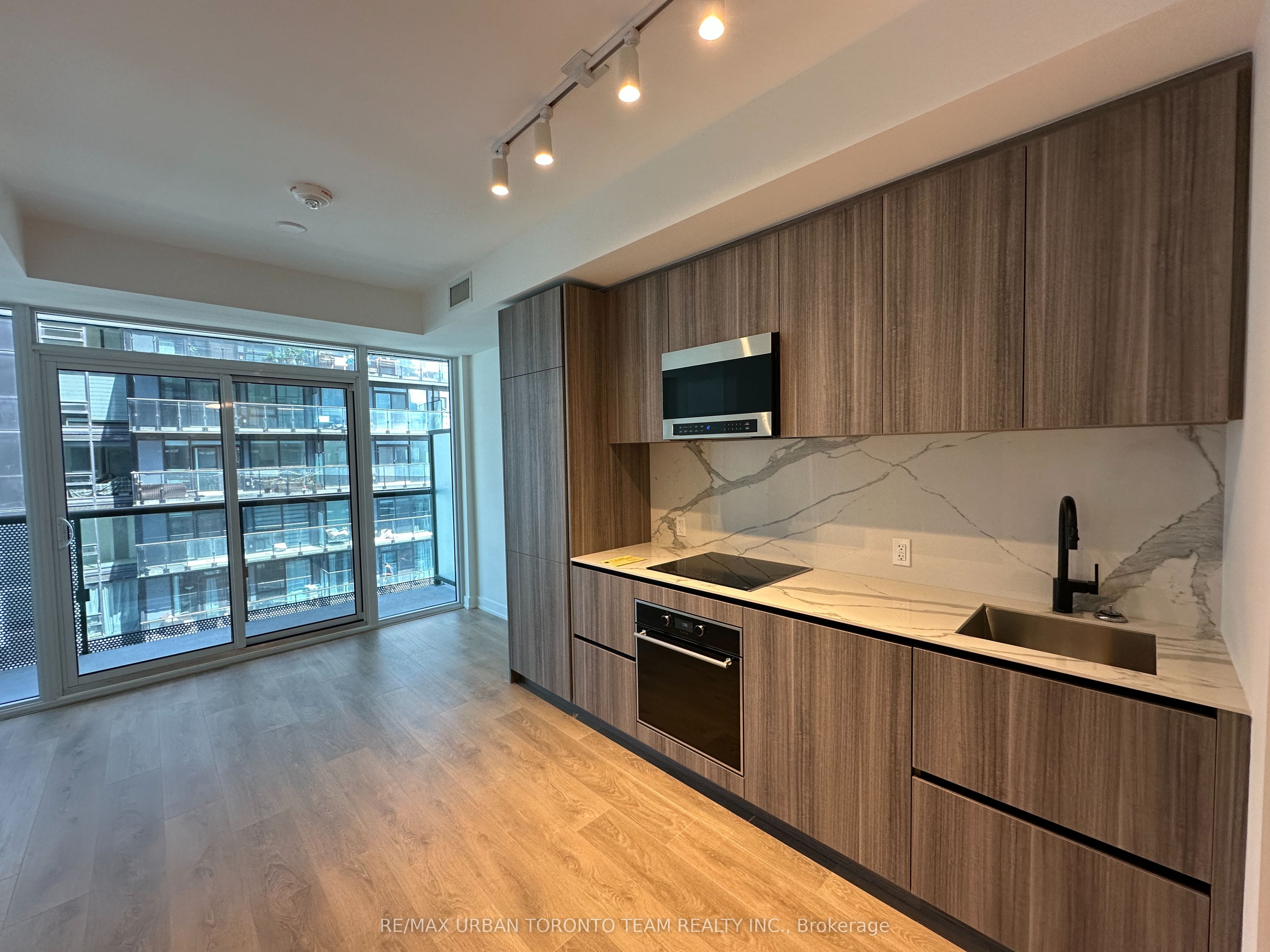 127 Broadway Avenue 3206, Toronto, ON M4P 1V4 photo 3