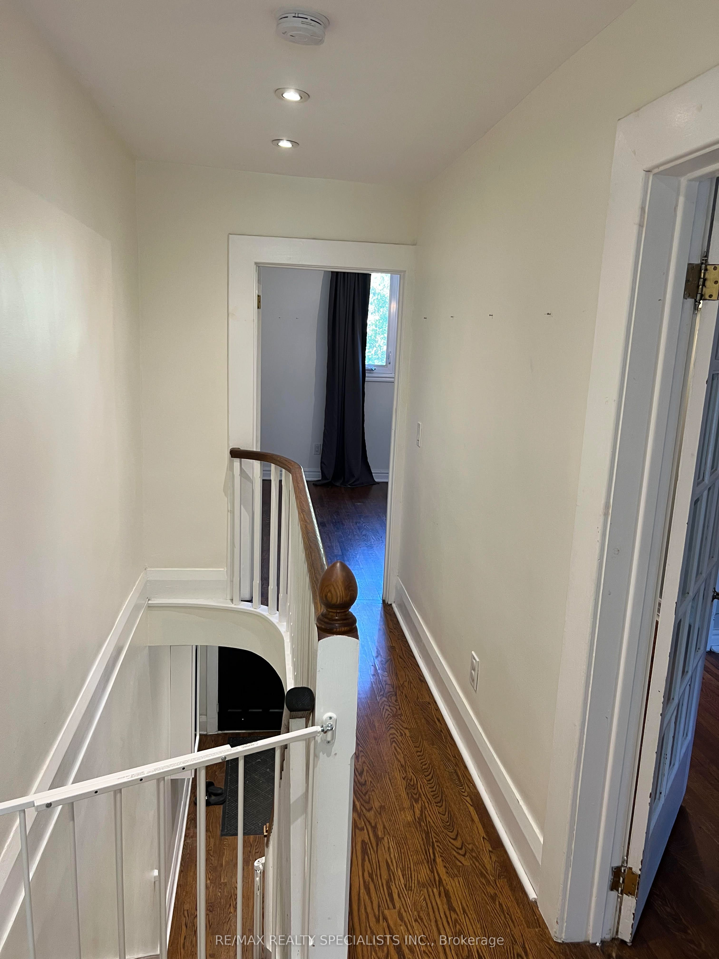 121 MAPLEWOOD Avenue, Toronto, ON M6C 1J7 photo 4