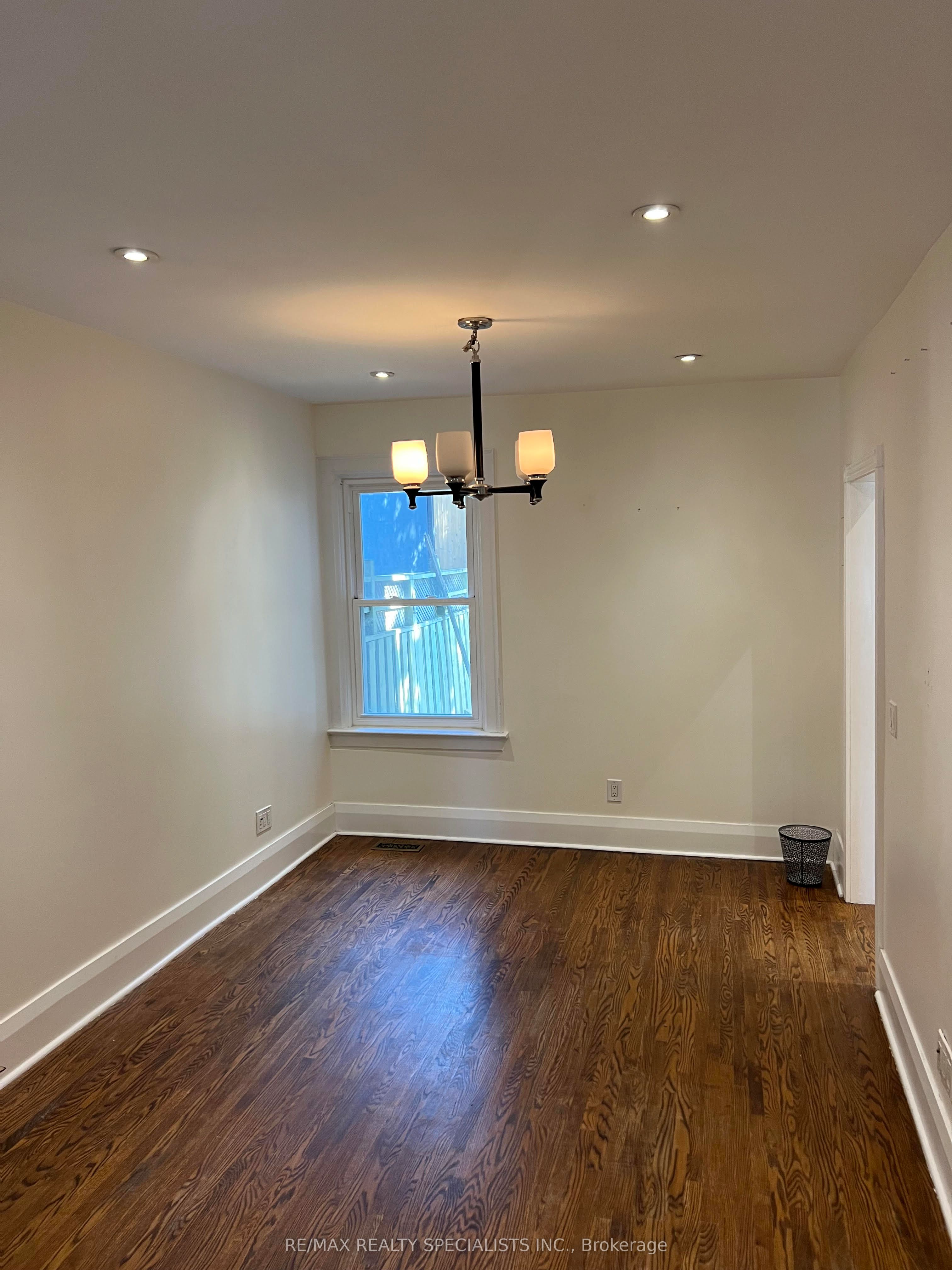 121 MAPLEWOOD Avenue, Toronto, ON M6C 1J7 photo 5