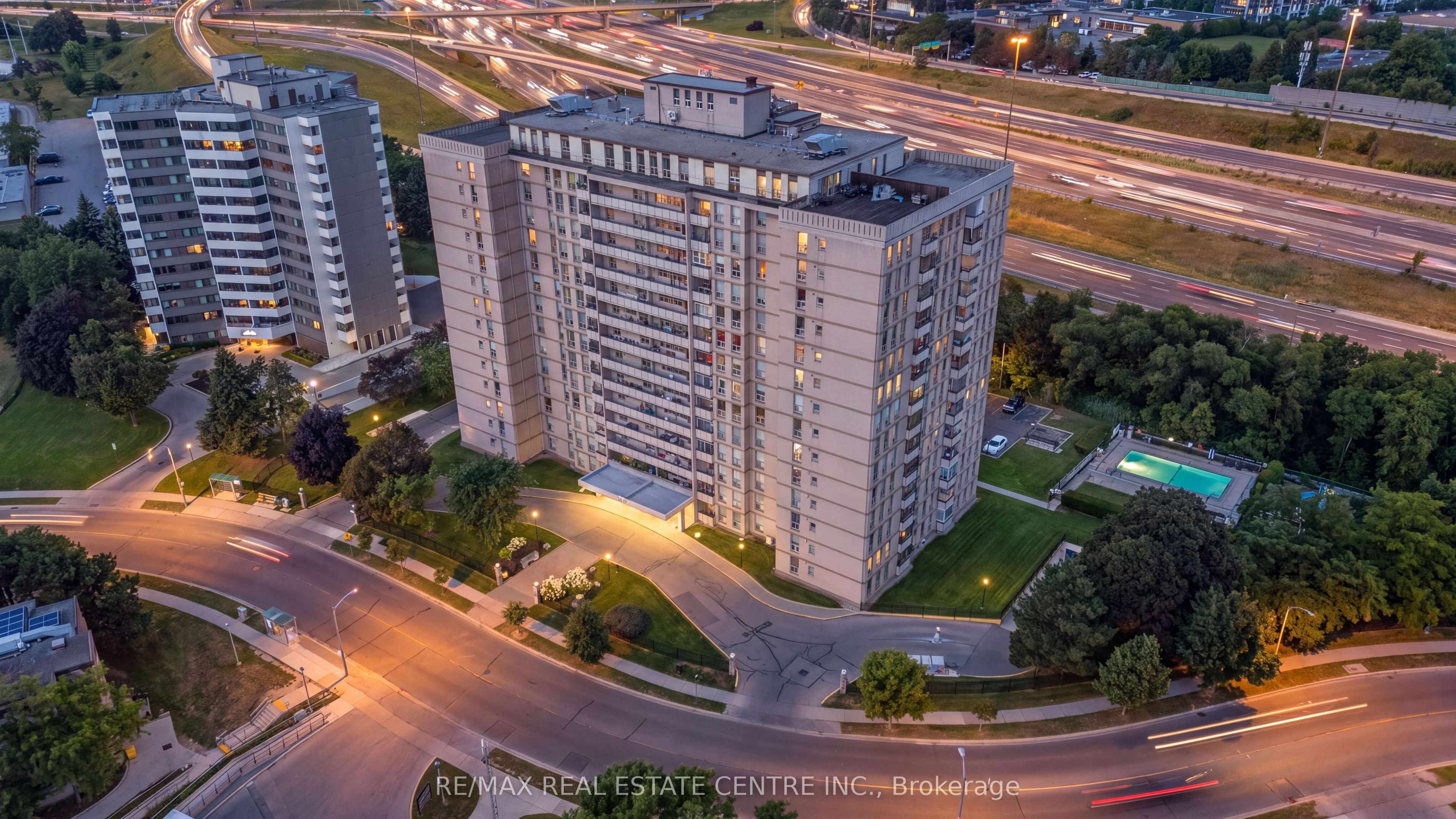 130 Neptune Drive 504, Toronto, ON M6A 1X5