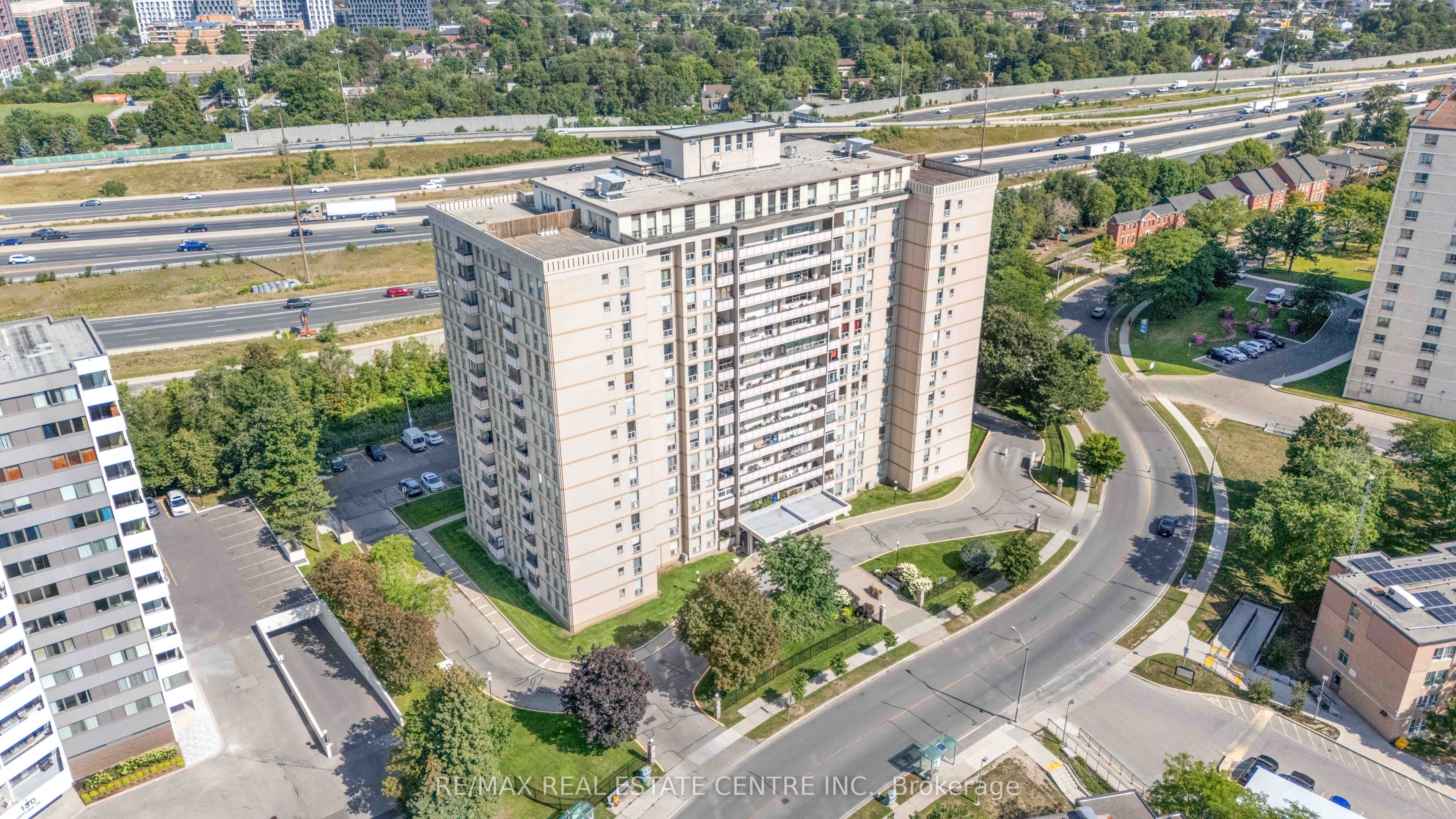 130 Neptune Drive 504, Toronto, ON M6A 1X5 photo 2