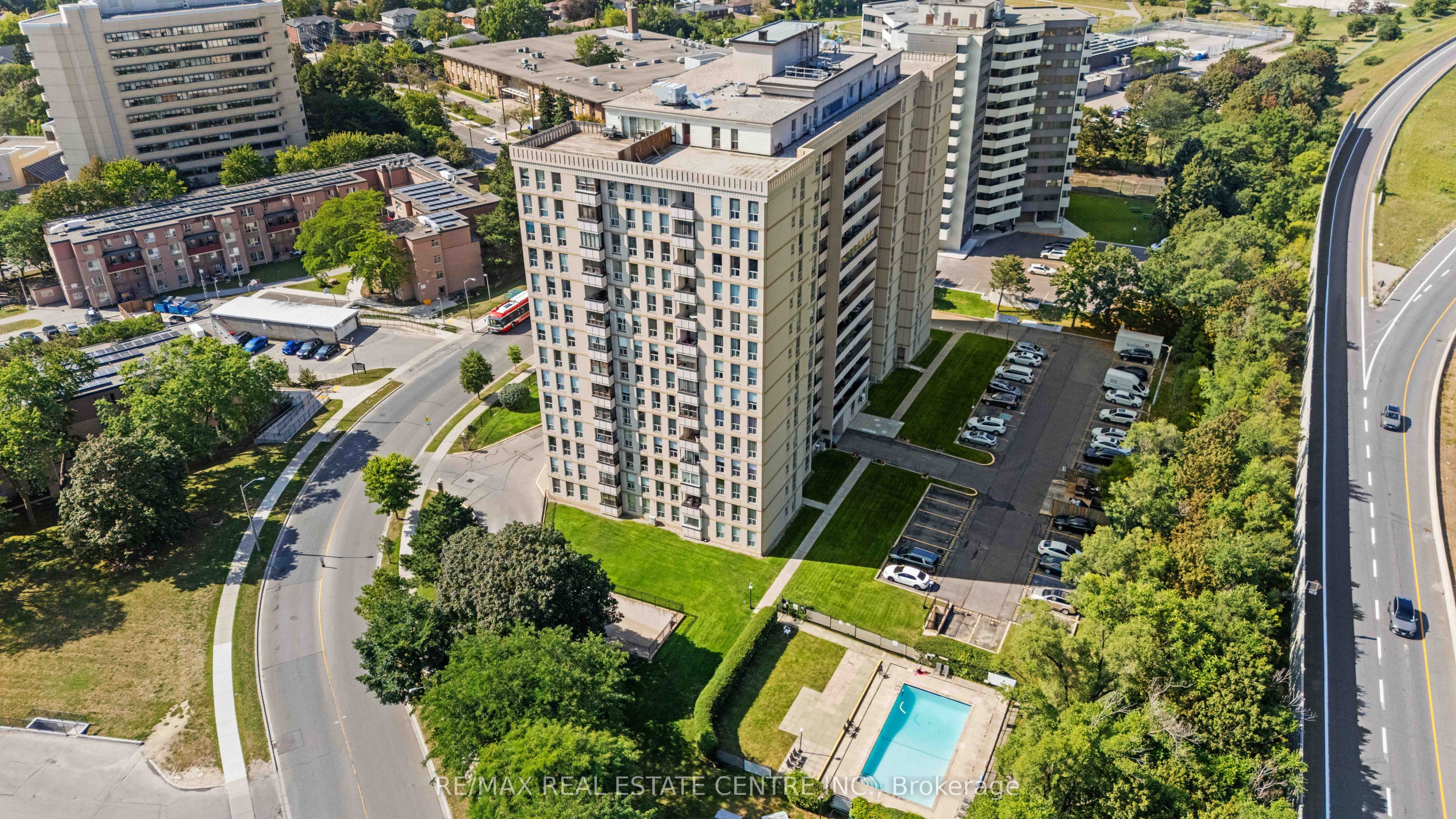 130 Neptune Drive 504, Toronto, ON M6A 1X5 photo 3