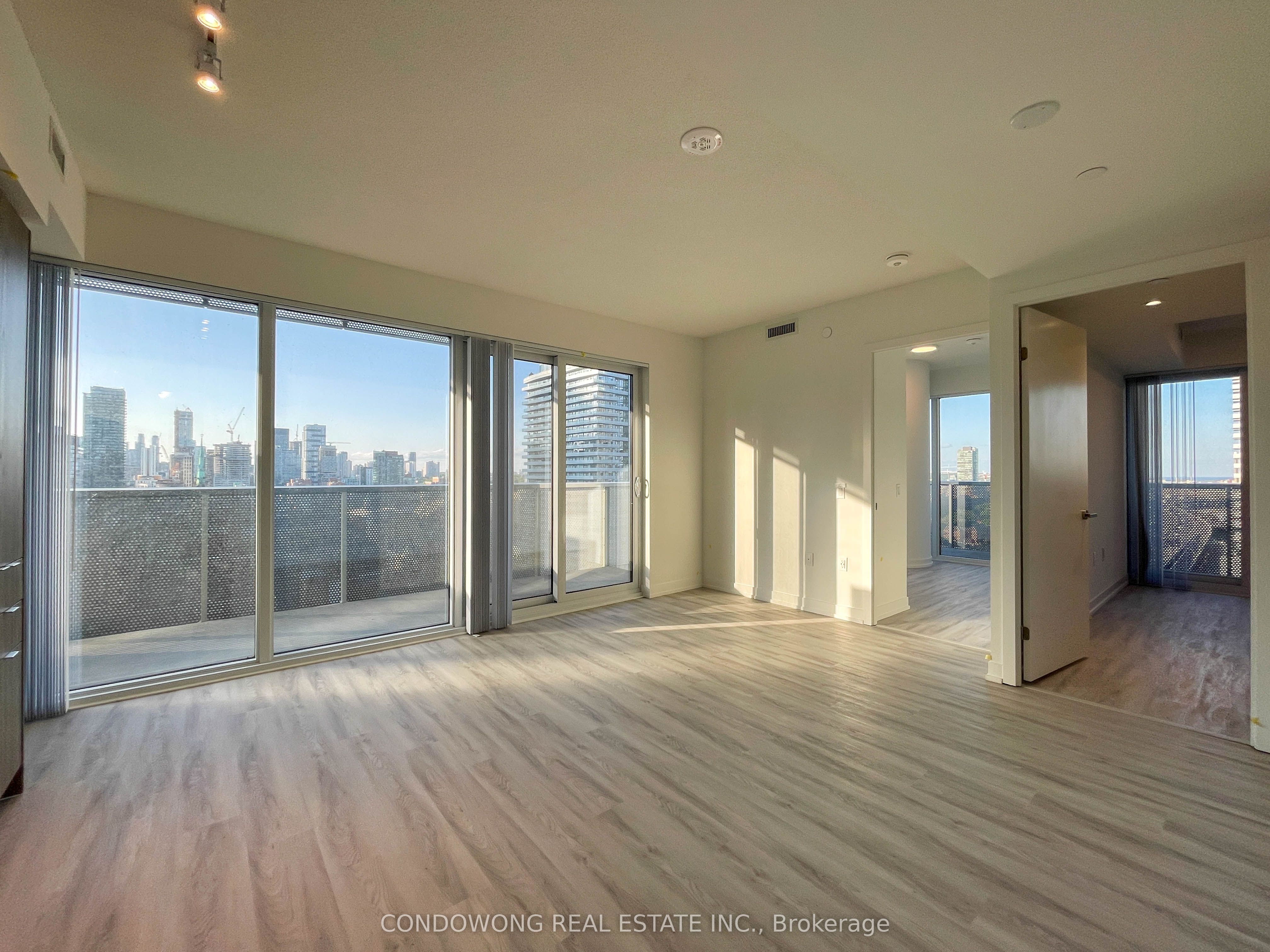 55 Cooper Street 2105, Toronto, ON M5E 0G1 photo 2