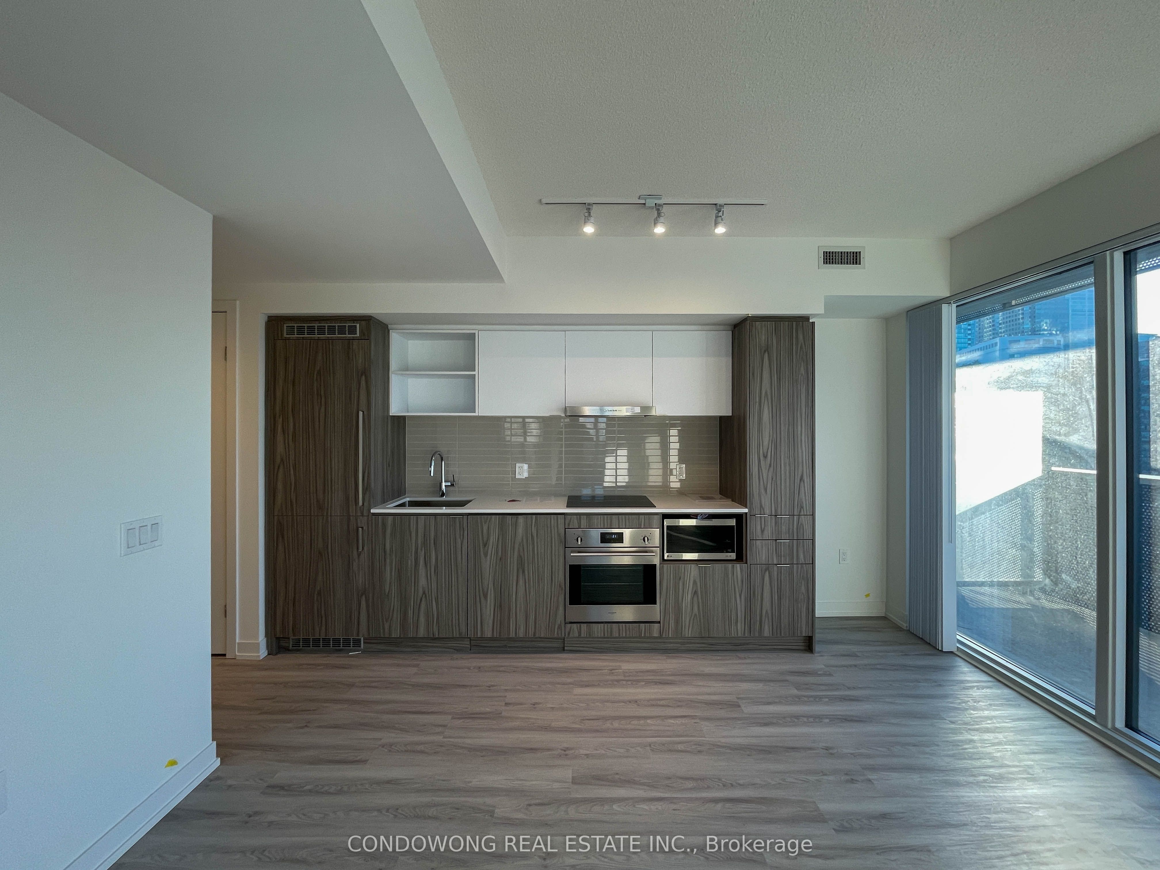 55 Cooper Street 2105, Toronto, ON M5E 0G1 photo 3