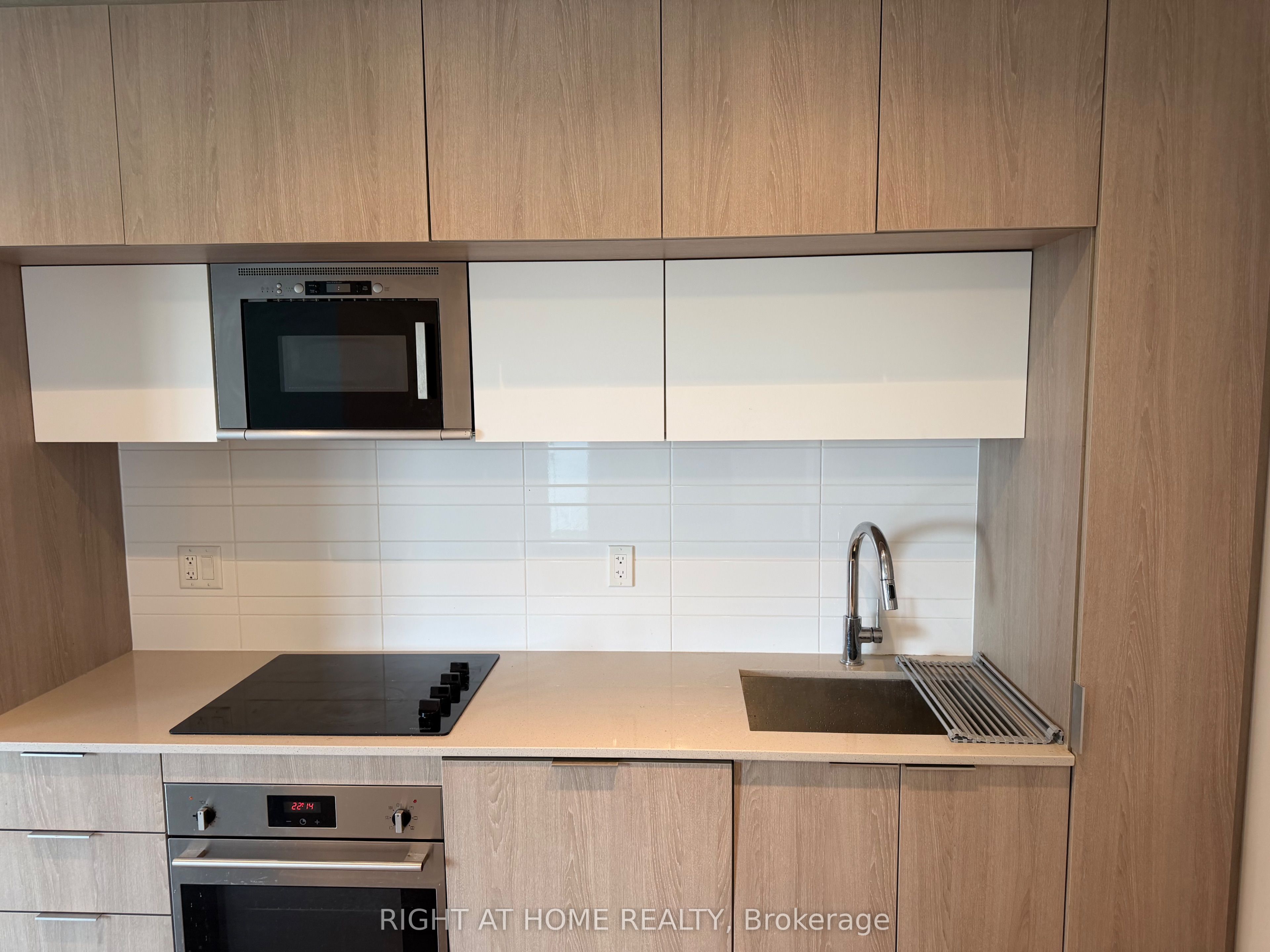 1 Belsize Drive 705, Toronto, ON M4S 0B9 photo 3