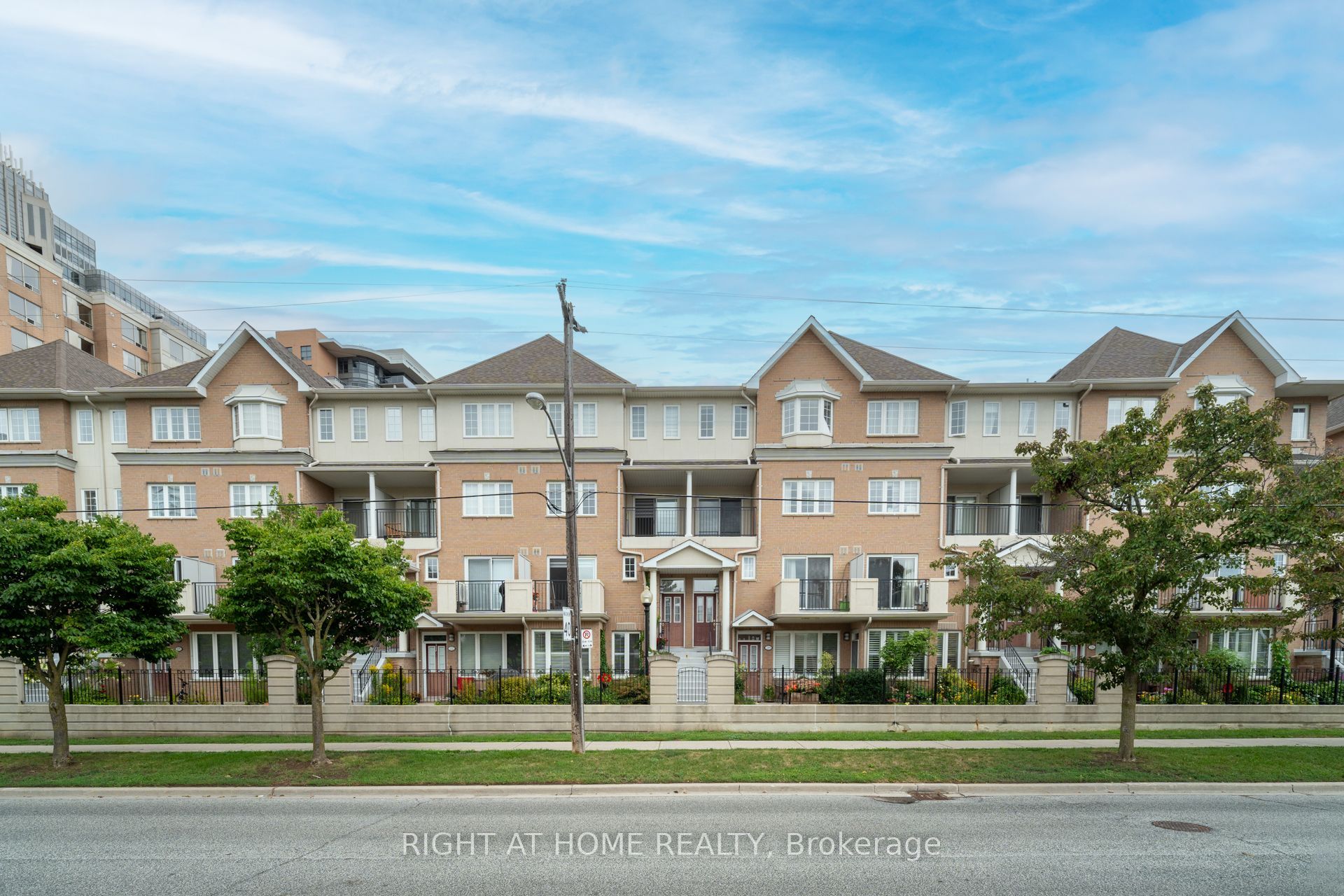 220 Grandview Way, Toronto, ON M2N 6V3