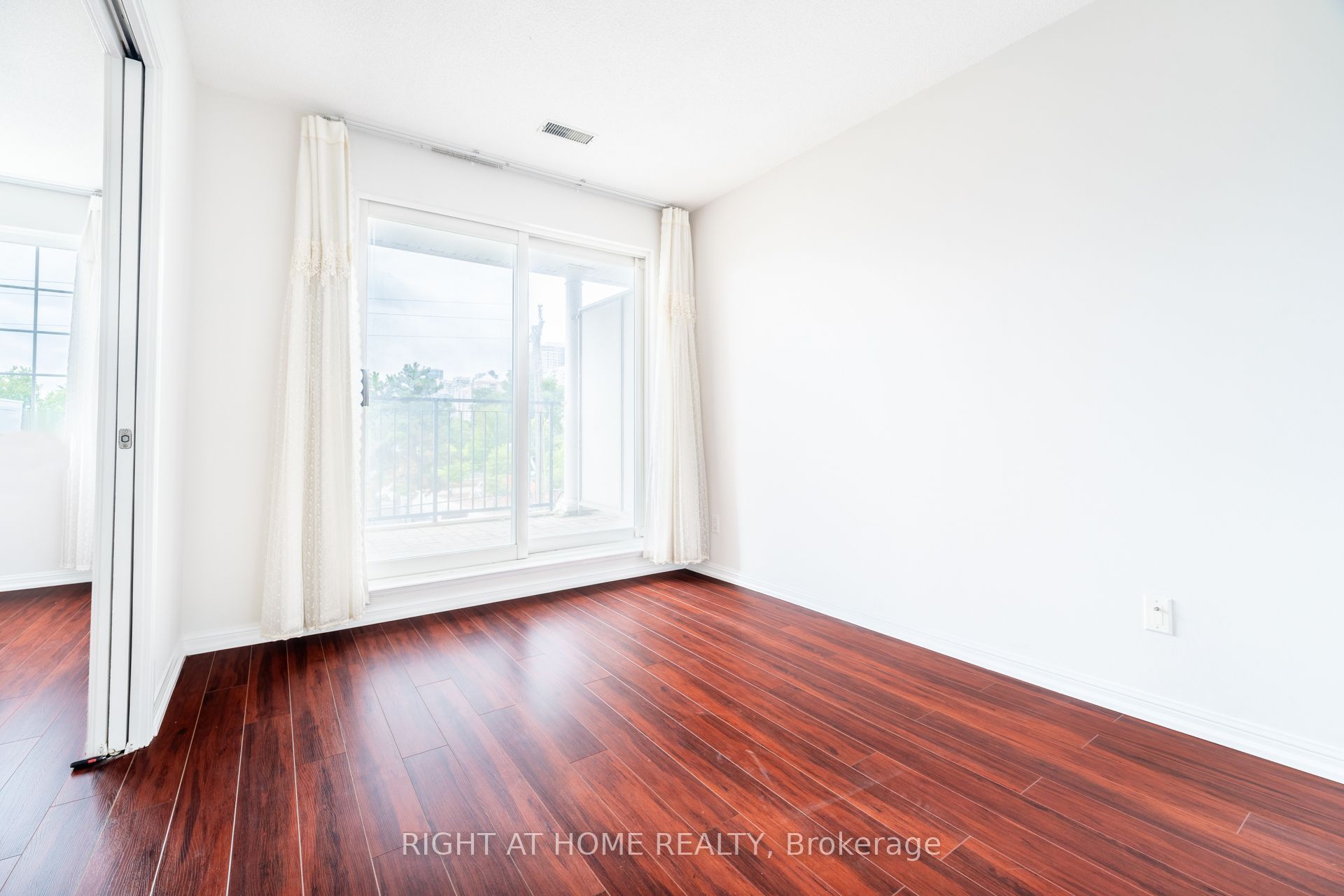 220 Grandview Way, Toronto, ON M2N 6V3 photo 2