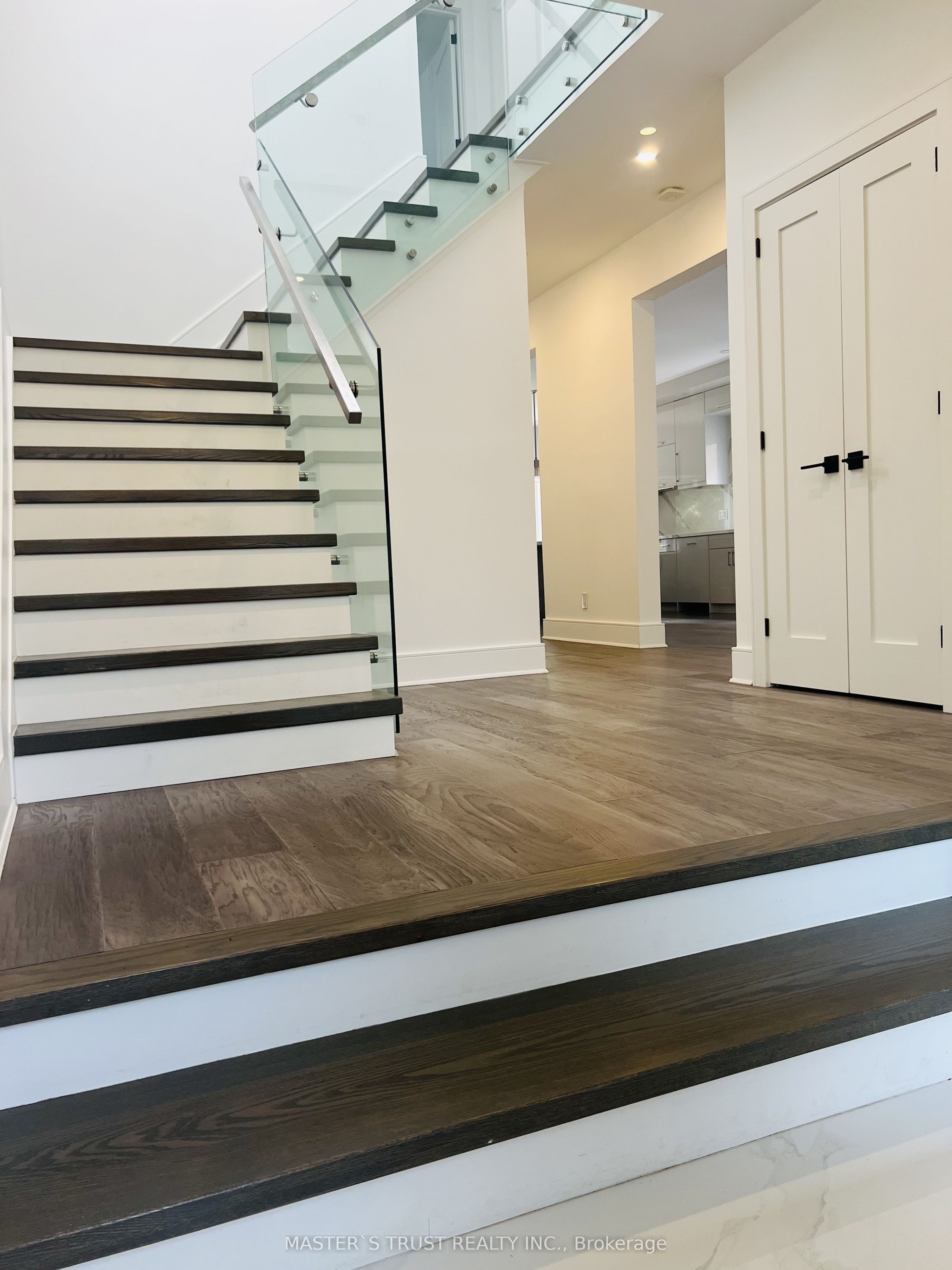 515 Melrose Avenue, Toronto, ON M5M 2A1 photo 2