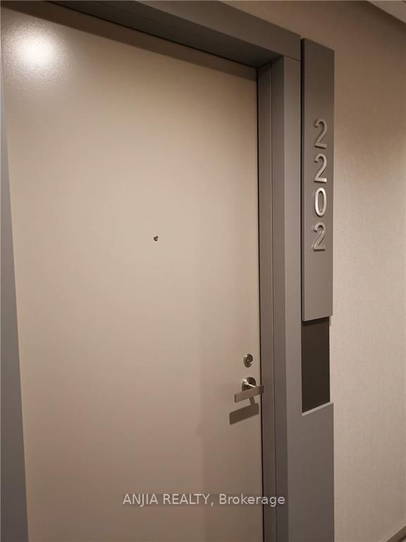 159 Dundas Street E 2202, Toronto, ON M5B 0A9 photo 3