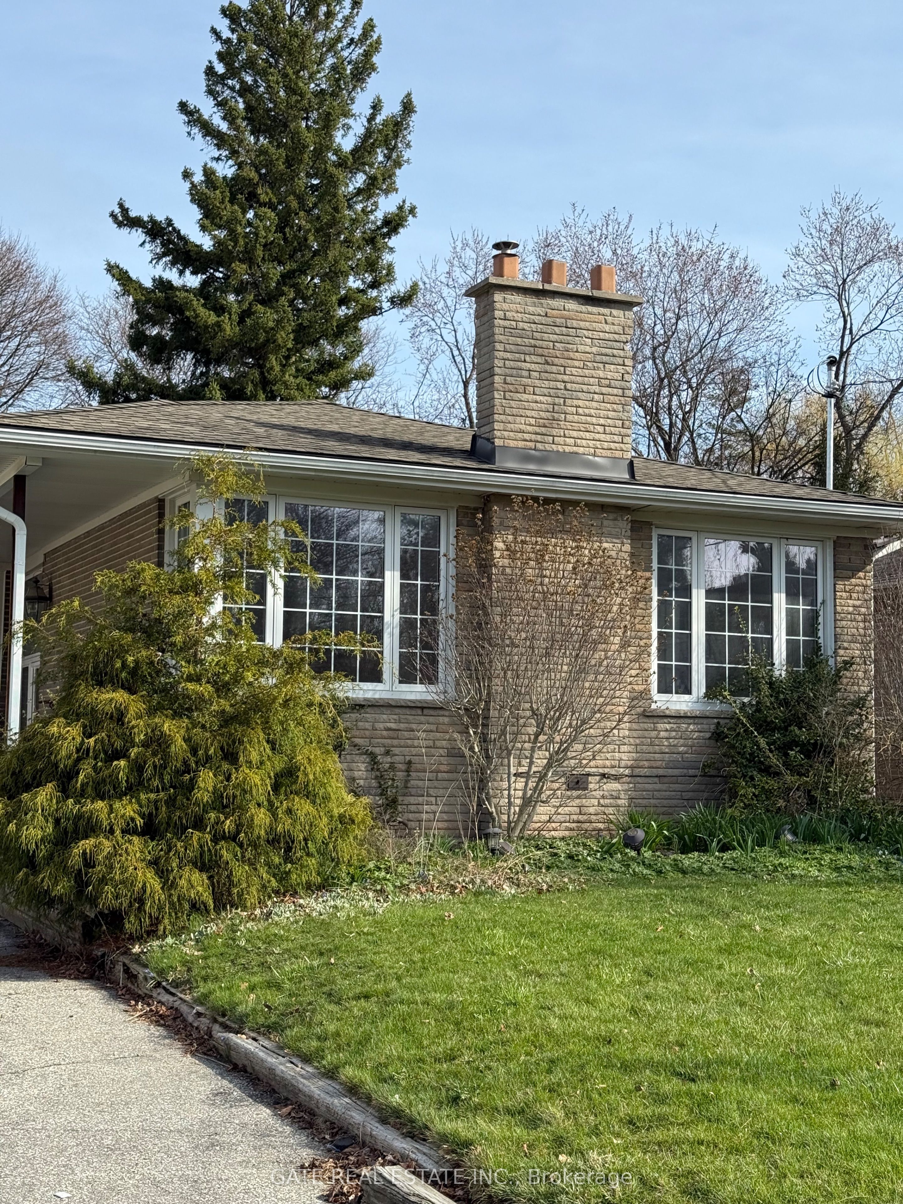 112 Santa Barbara Road Main, Toronto, ON M2N 2C5 photo 3