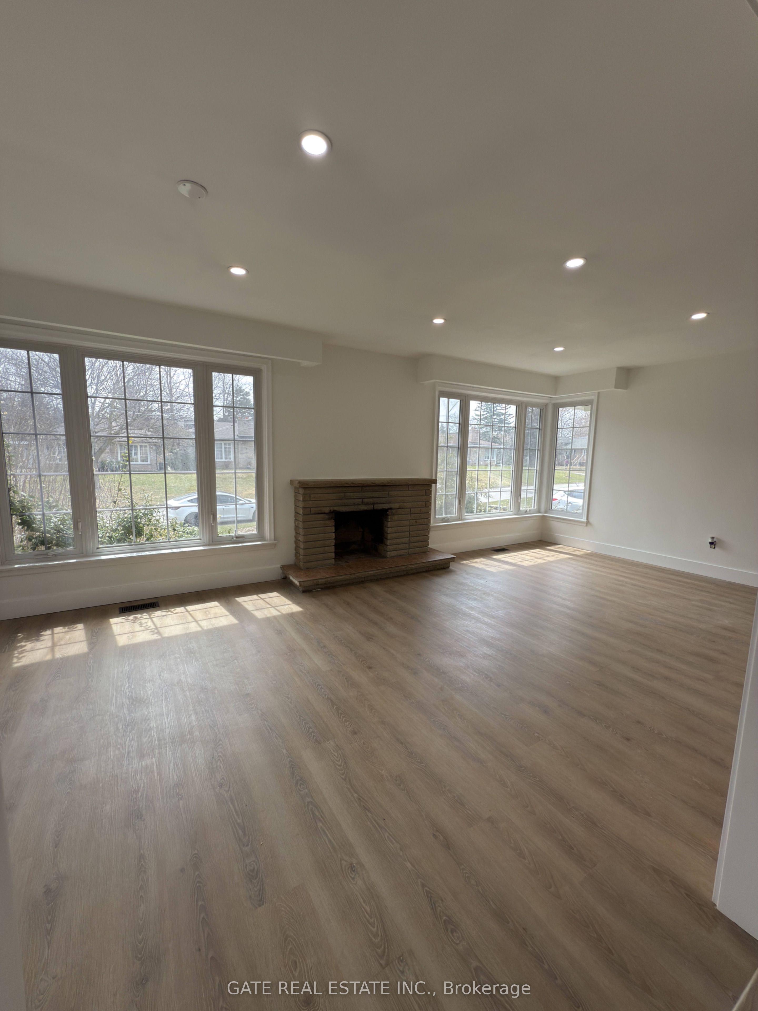 112 Santa Barbara Road Main, Toronto, ON M2N 2C5 photo 5