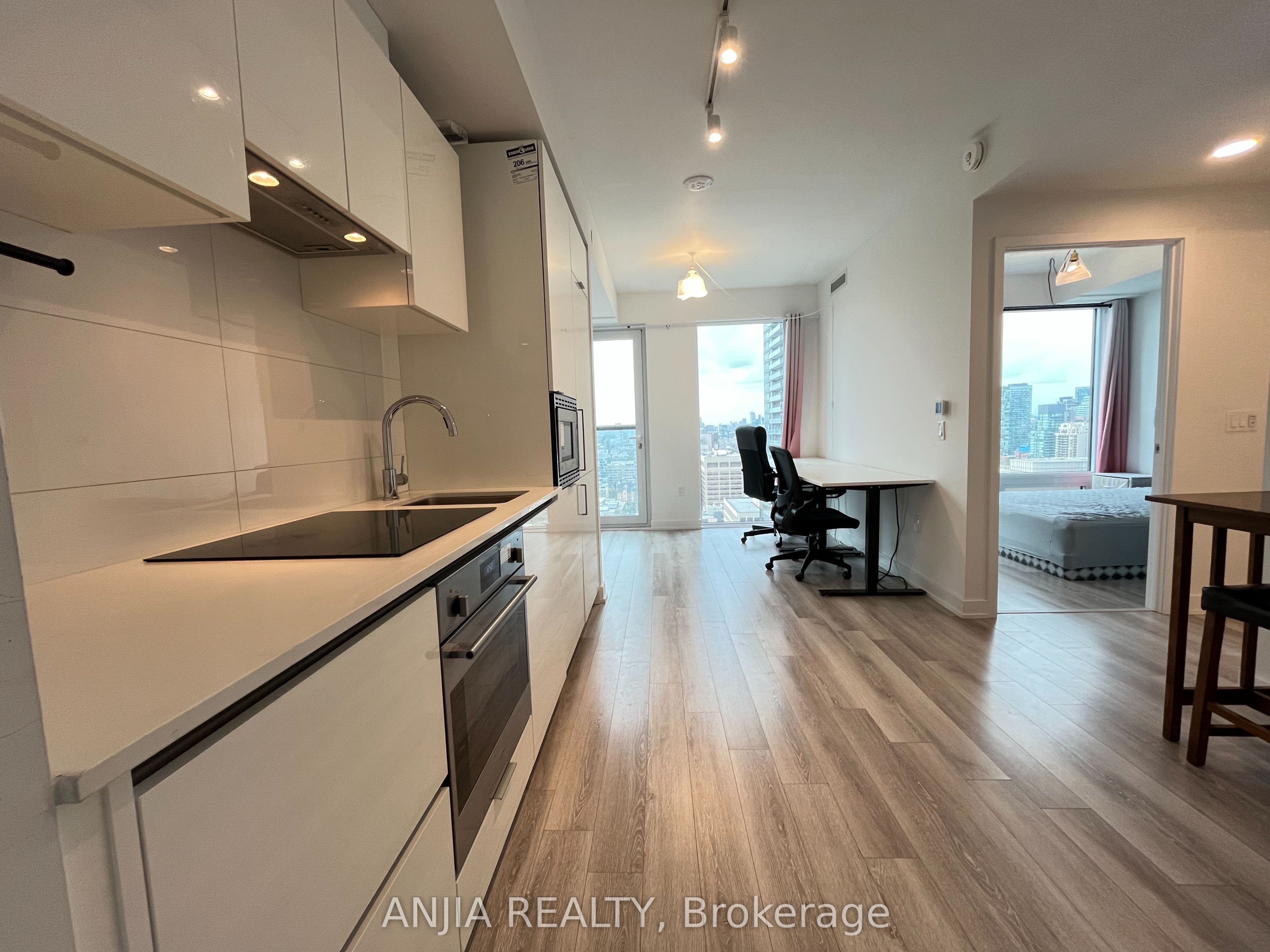 238 Simcoe Street, Toronto, ON M5T 0E2 photo 3