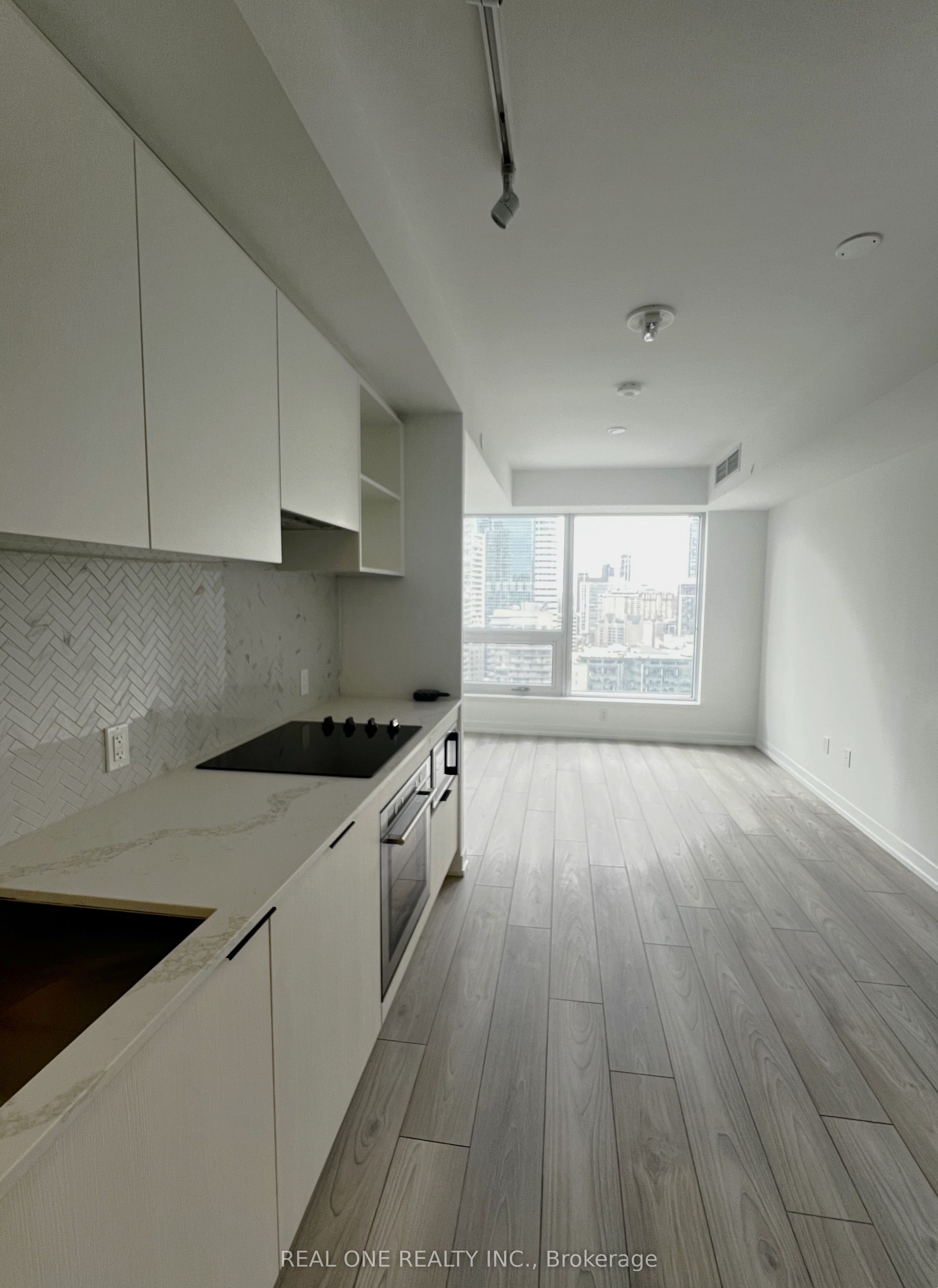 82 Dalhousie Street 2908, Toronto, ON M5B 0C5 photo 2