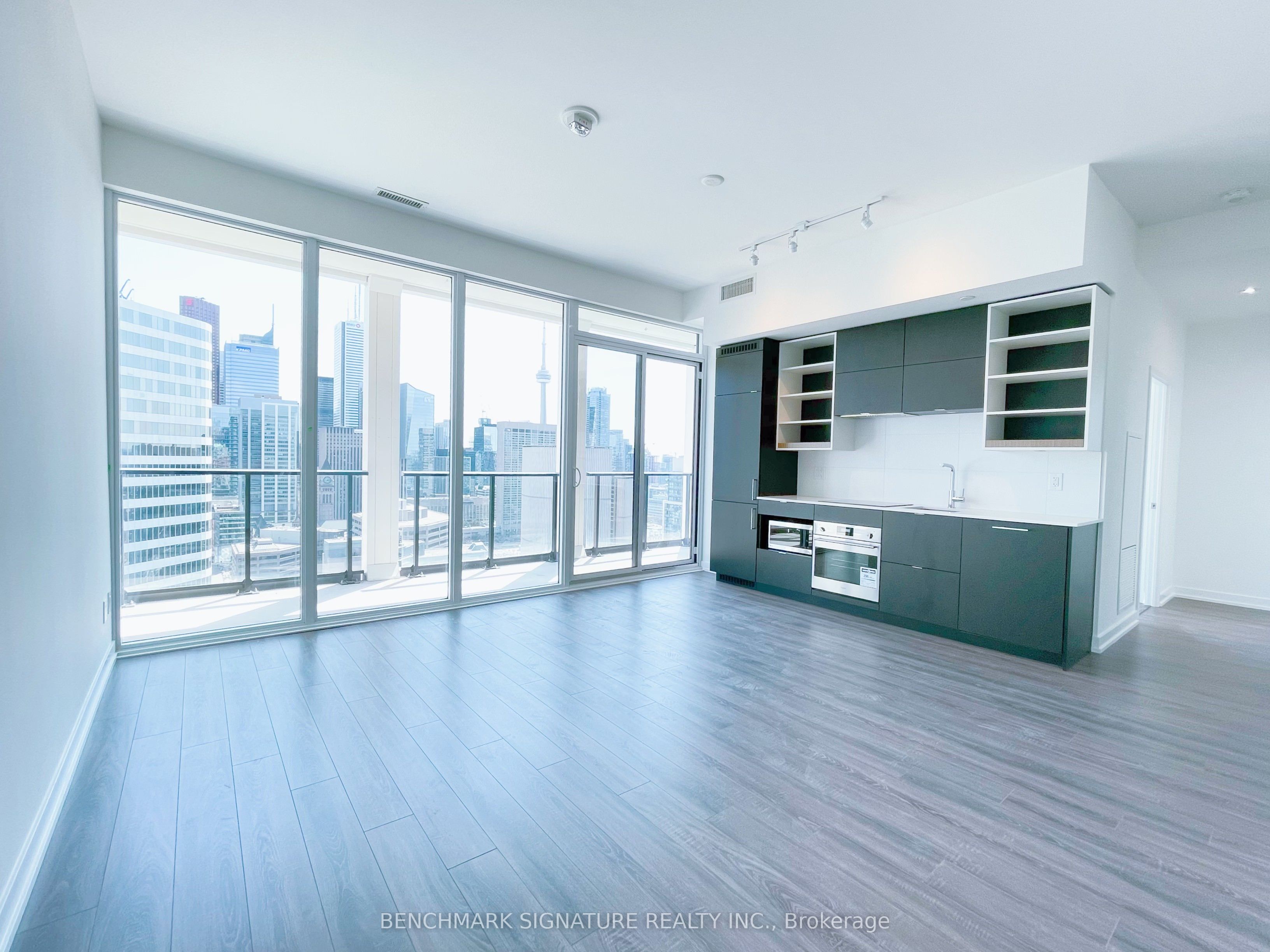 20 Edward Street 2710, Toronto, ON M5G 1C9