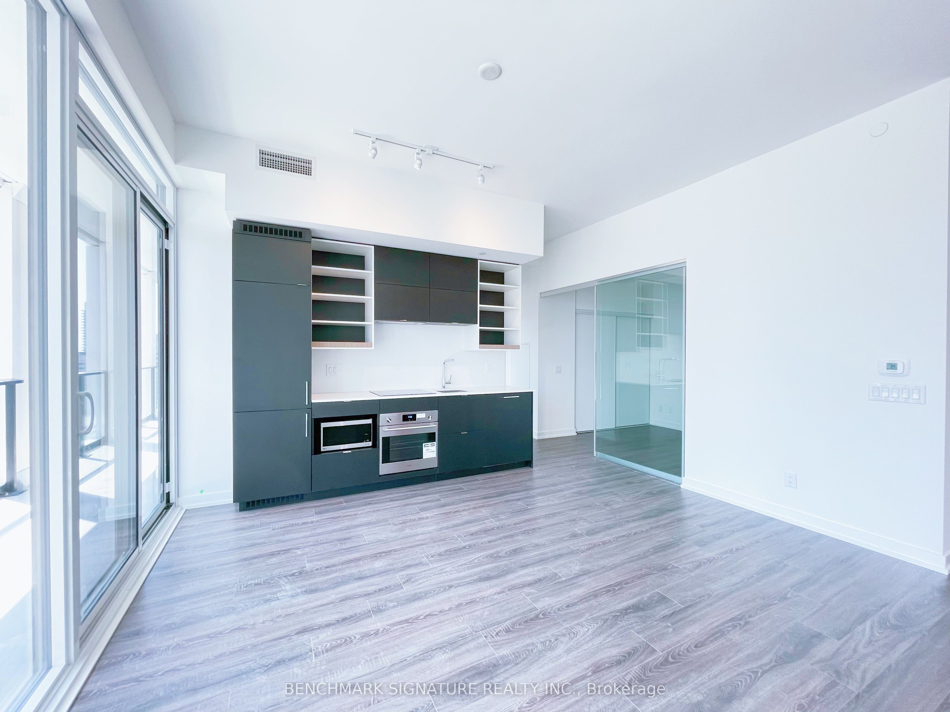 20 Edward Street 2710, Toronto, ON M5G 1C9 photo 2