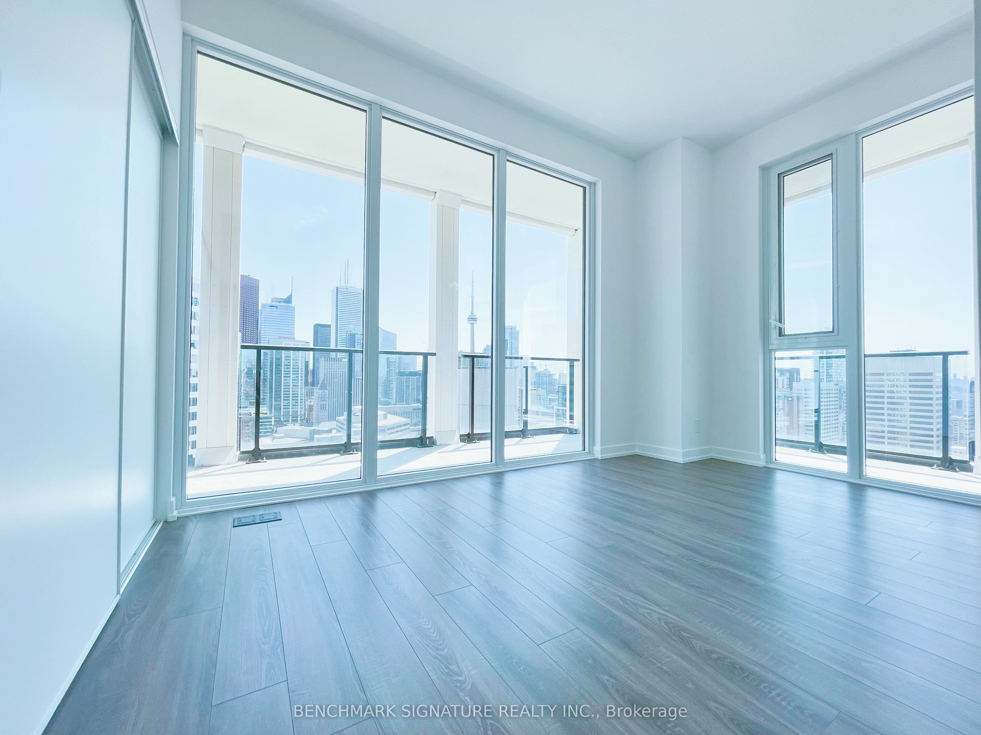 20 Edward Street 2710, Toronto, ON M5G 1C9 photo 4