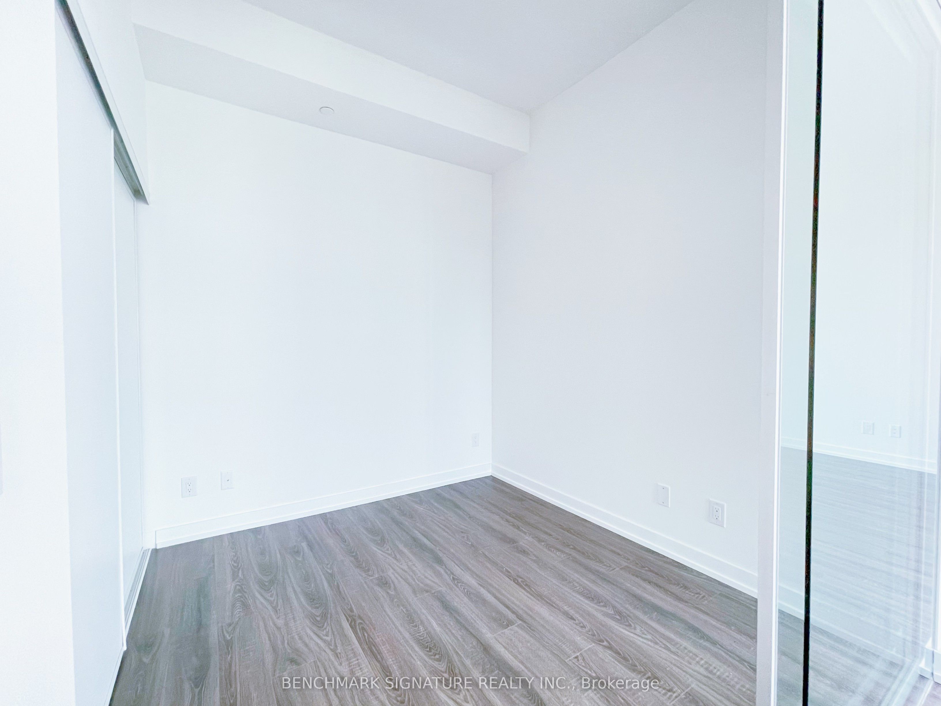 20 Edward Street 2710, Toronto, ON M5G 1C9 photo 5