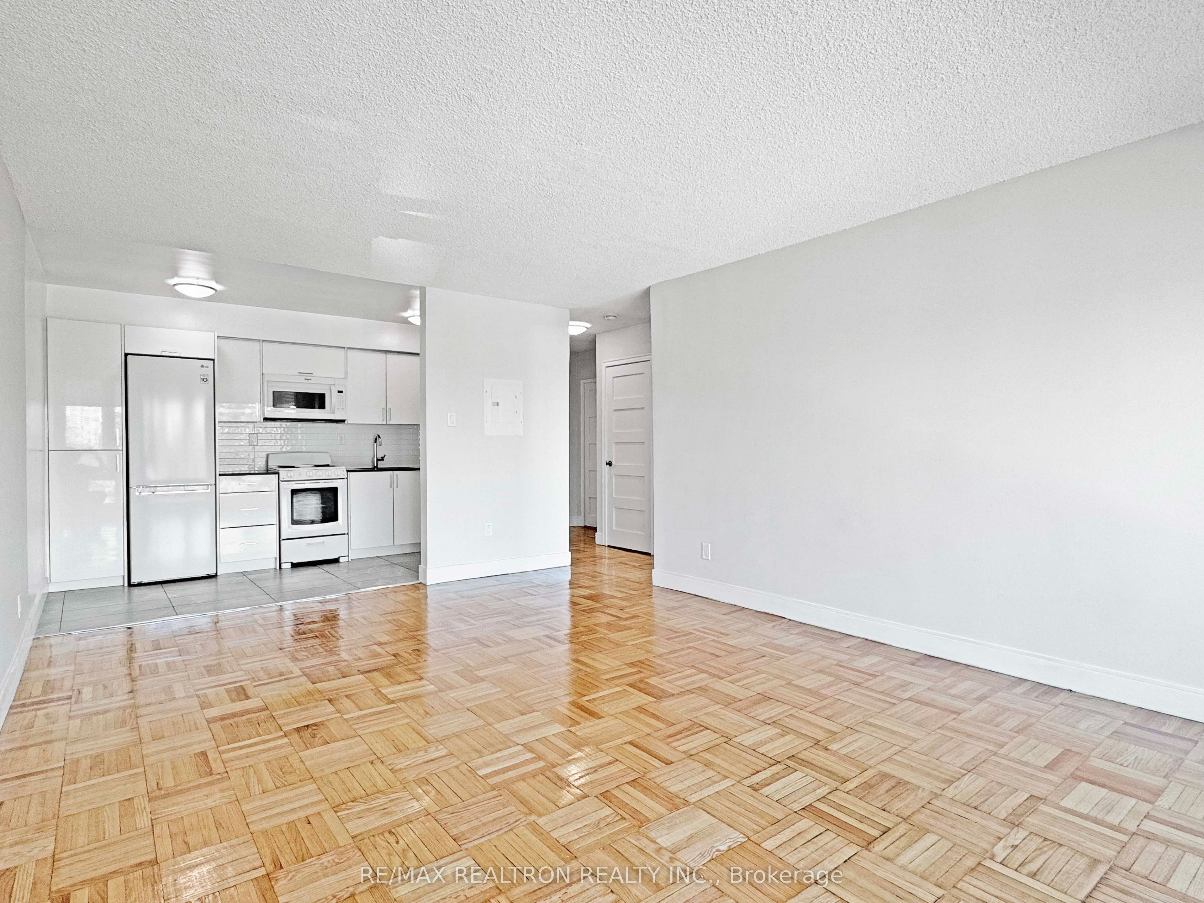 990 Avenue Road 408, Toronto, ON M5P 2K8 photo 4