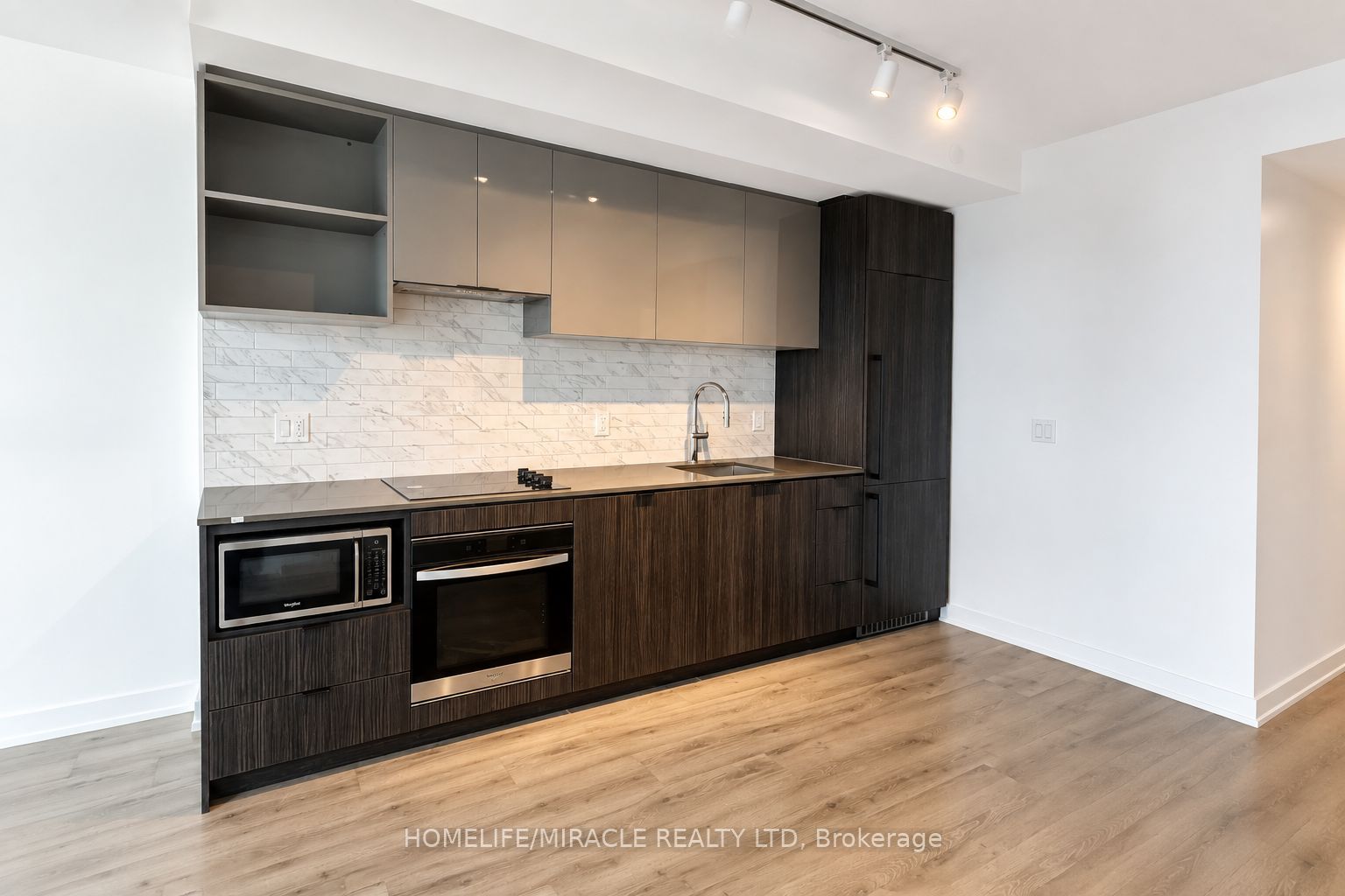 252 Church Street 1708, Toronto, ON M5B 0E6 photo 3