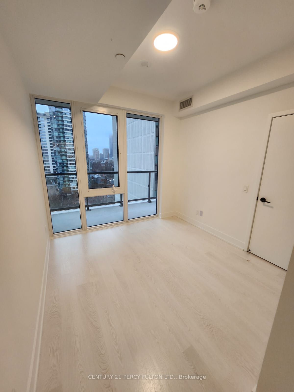 308 Jarvis Street E 1407, Toronto, ON M5A 2P2 photo 3