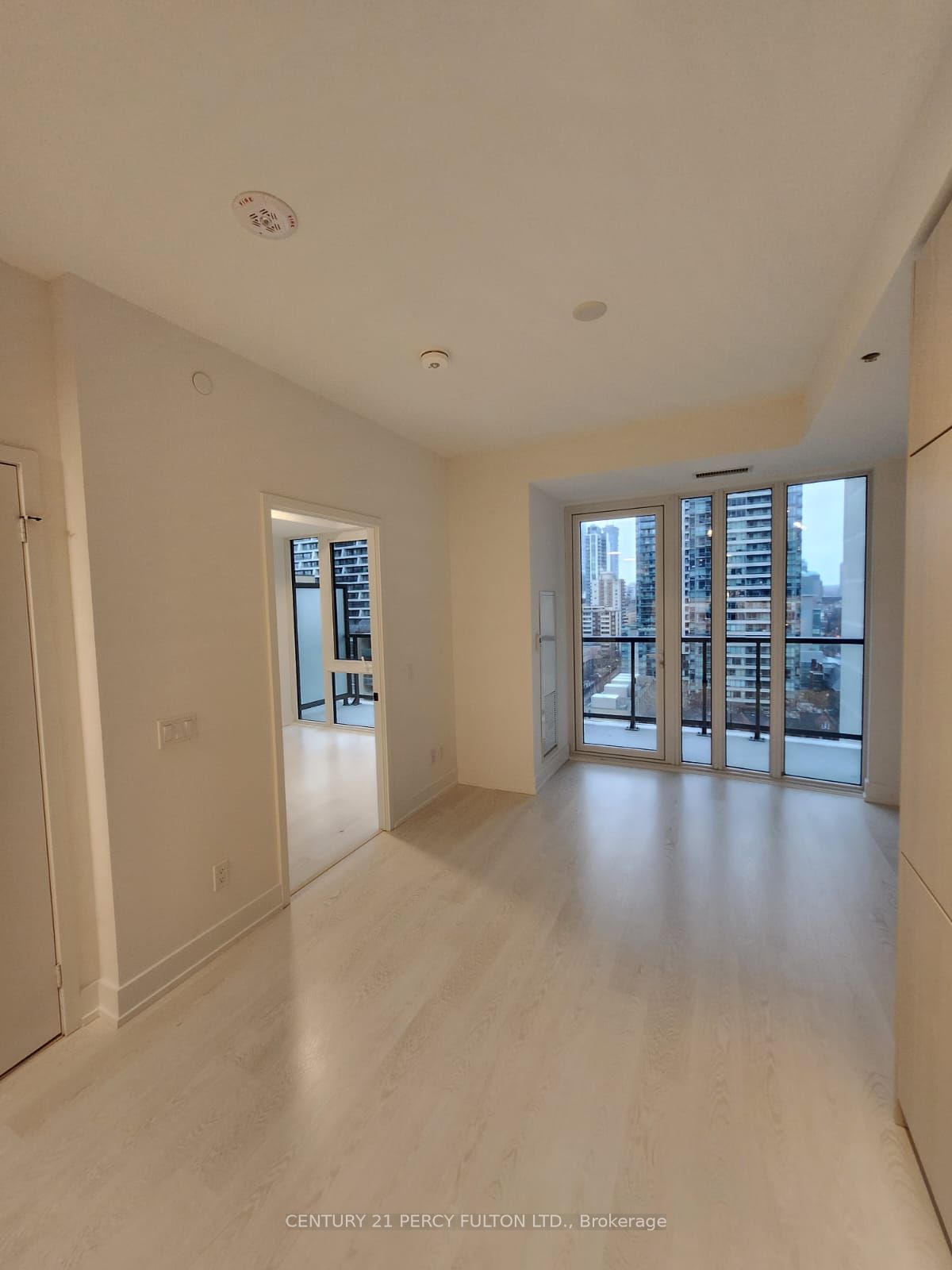 308 Jarvis Street E 1407, Toronto, ON M5A 2P2 photo 4