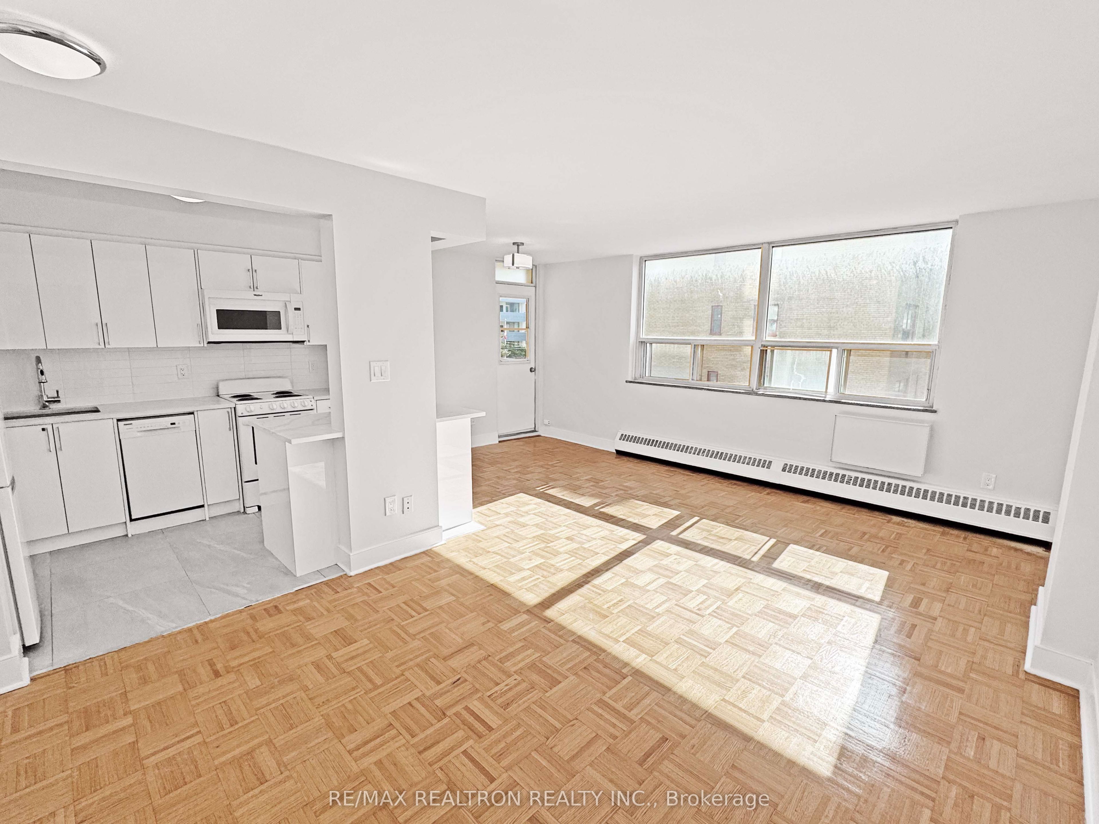 490 Eglinton Avenue E 302, Toronto, ON M4P 1M4 photo 2
