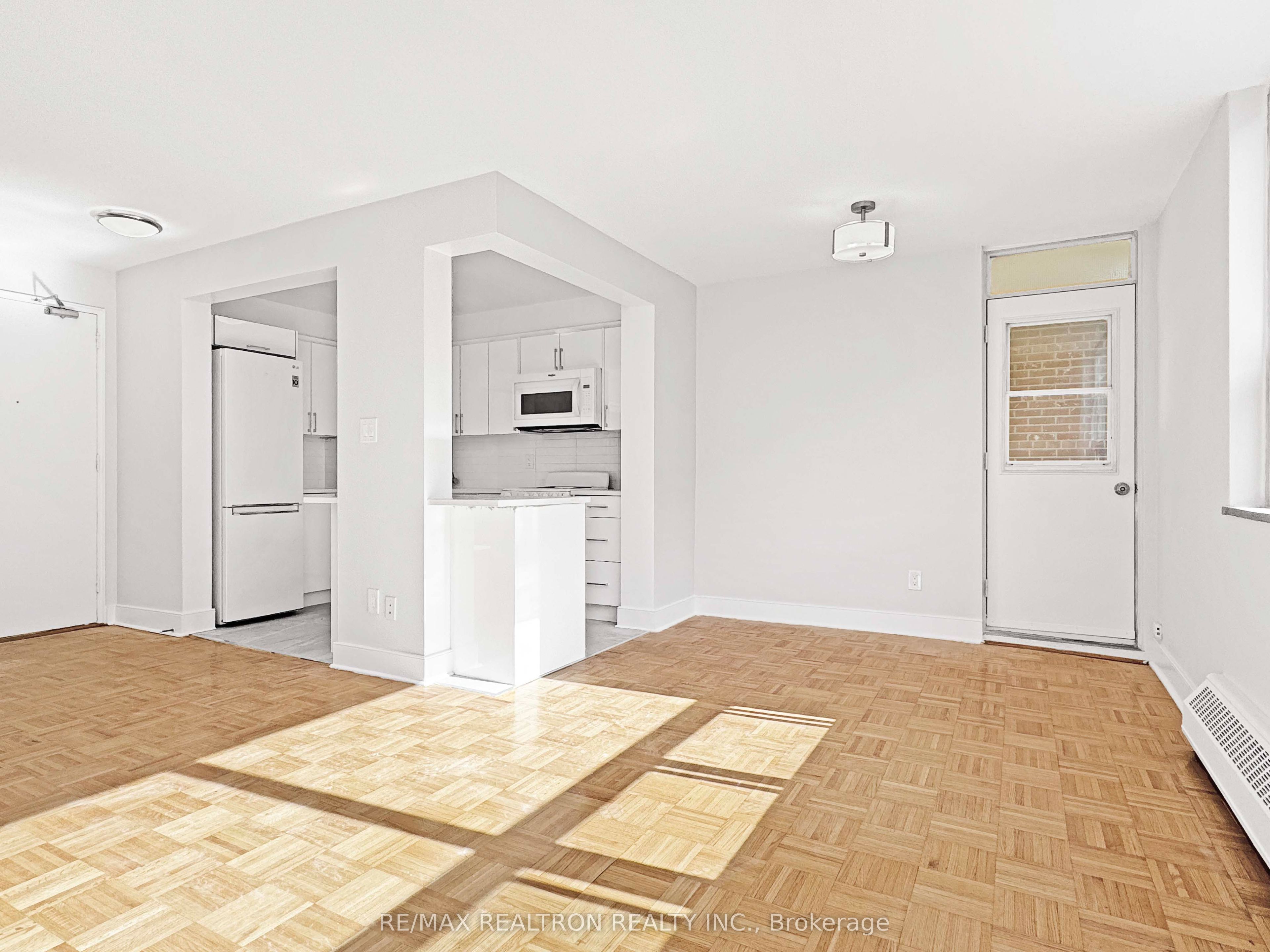 490 Eglinton Avenue E 302, Toronto, ON M4P 1M4 photo 4