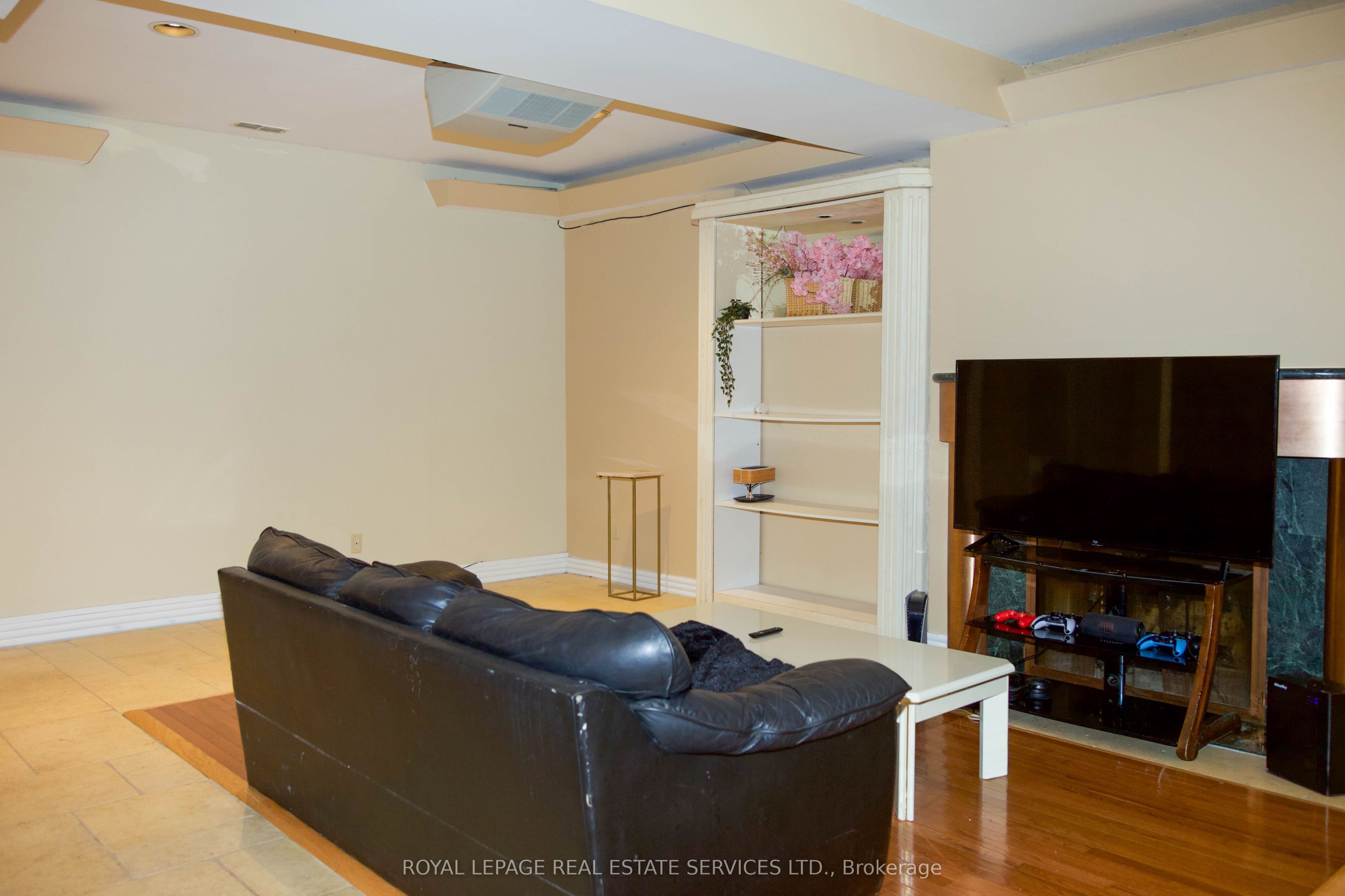2B Debell Lane, Toronto, ON M2M 3Z4 photo 3