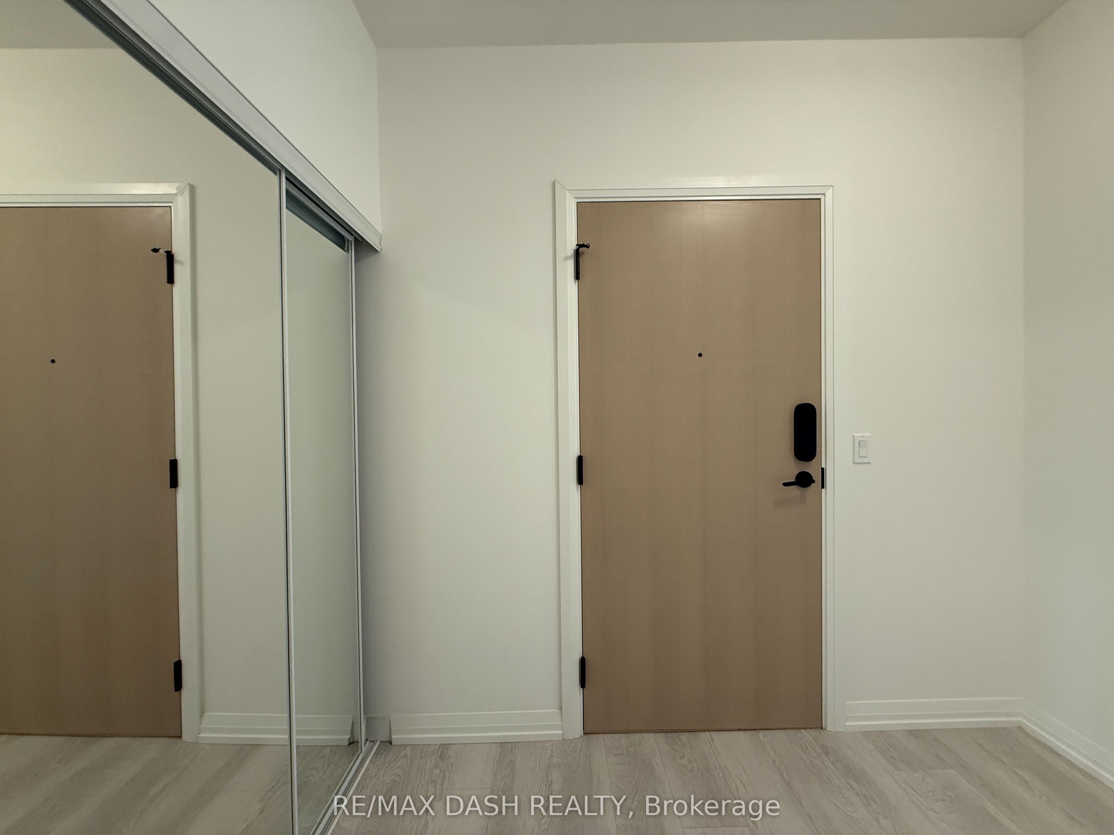 280 Dundas Street W 1205, Toronto, ON M5T 0E3 photo 2