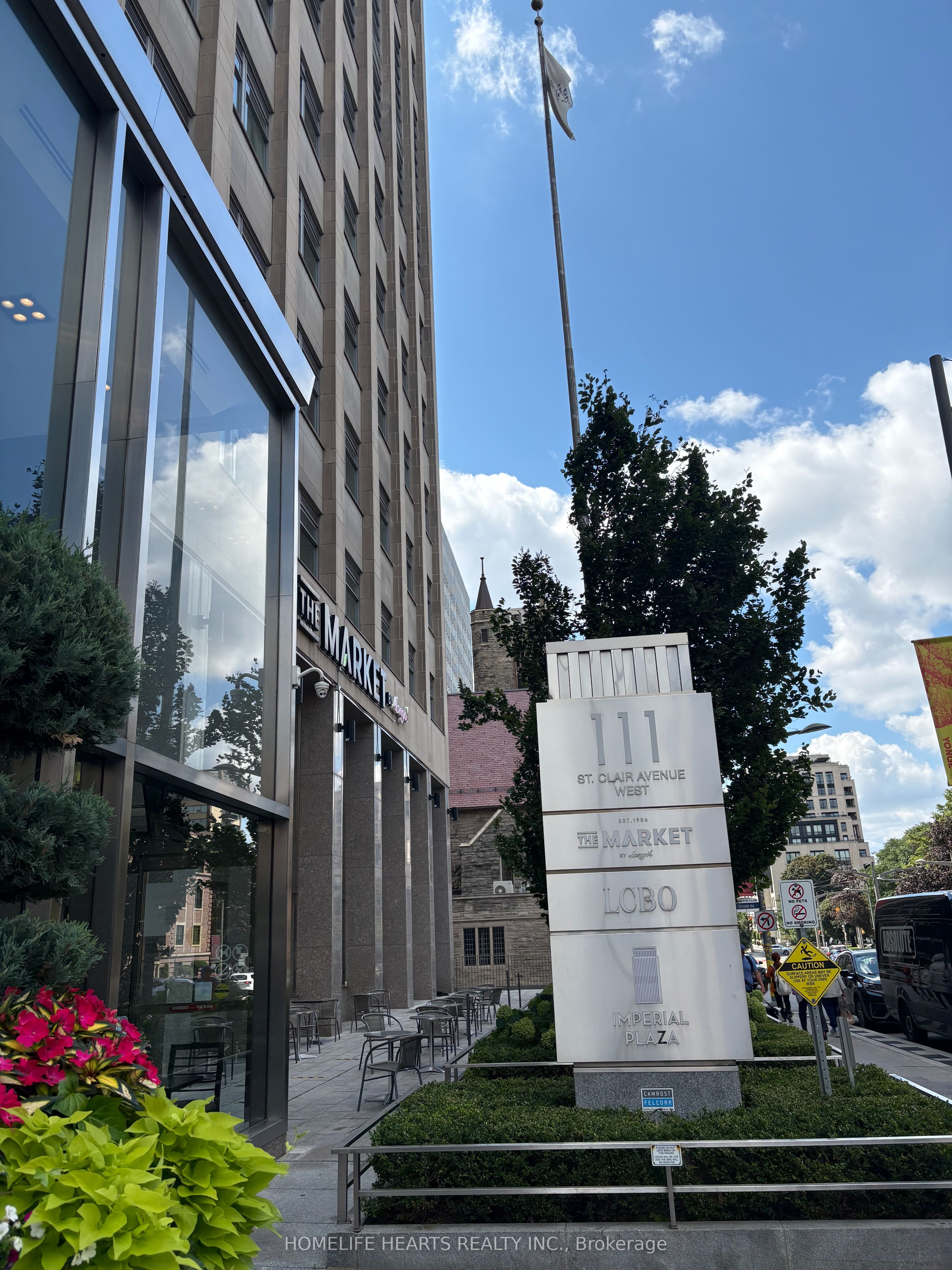 111 St Clair Avenue W 423, Toronto, ON M4V 1N5