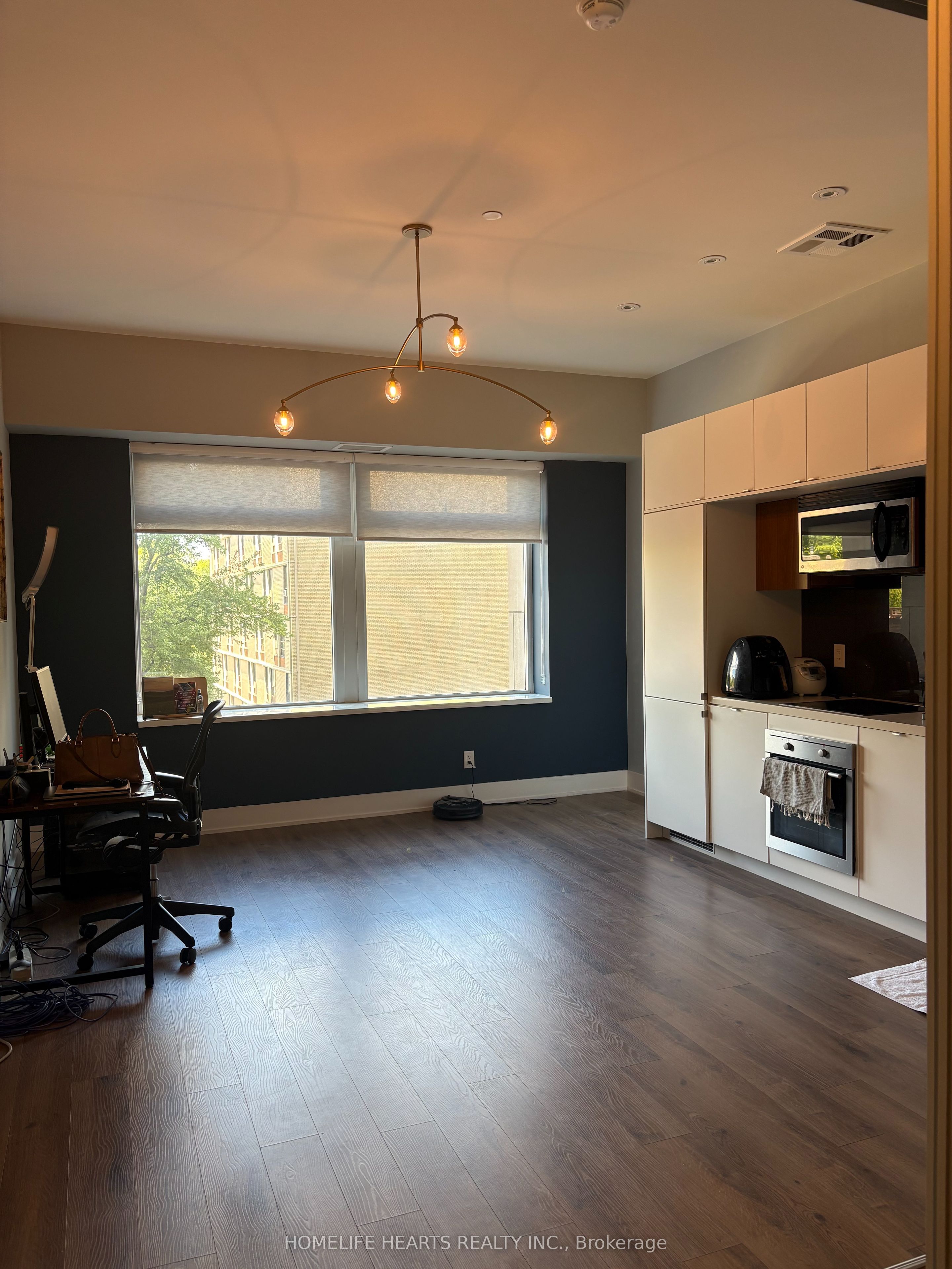 111 St Clair Avenue W 423, Toronto, ON M4V 1N5 photo 5