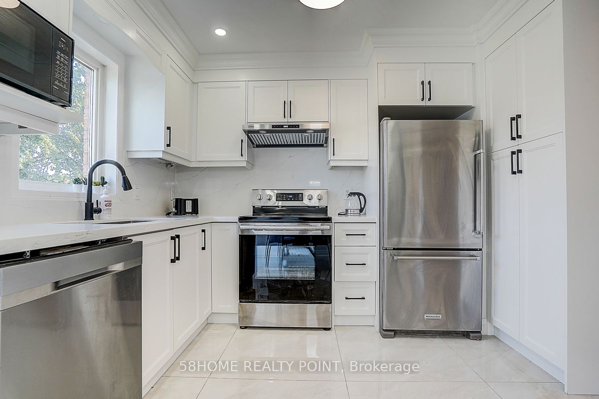 8D Leaside Park Drive Upper, Toronto, ON M4H 1R3 photo 3