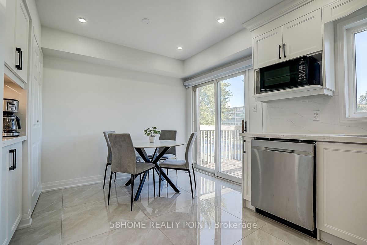 8D Leaside Park Drive Upper, Toronto, ON M4H 1R3 photo 4