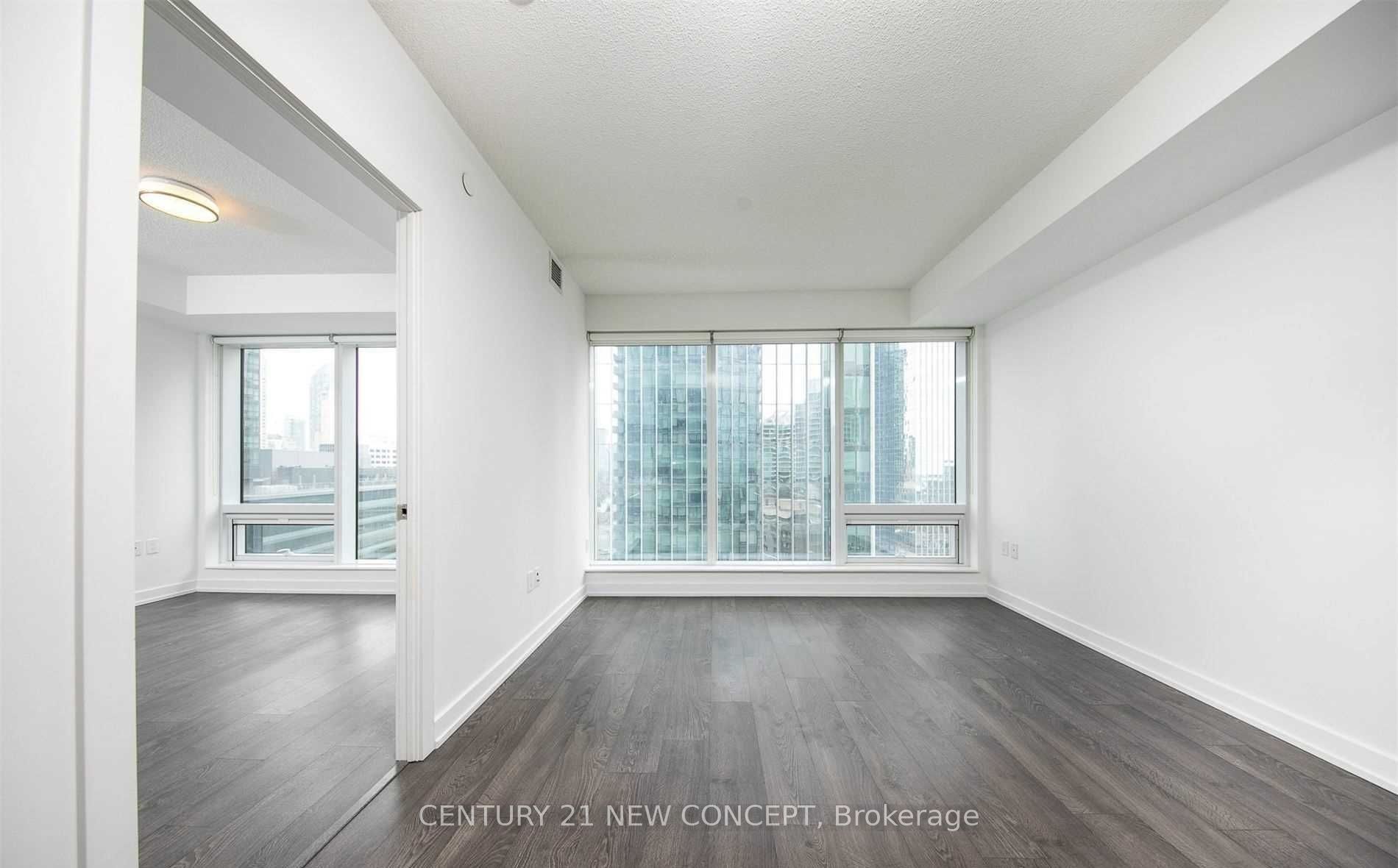 10 York Street 1404, Toronto, ON M5J 0E1 photo 2