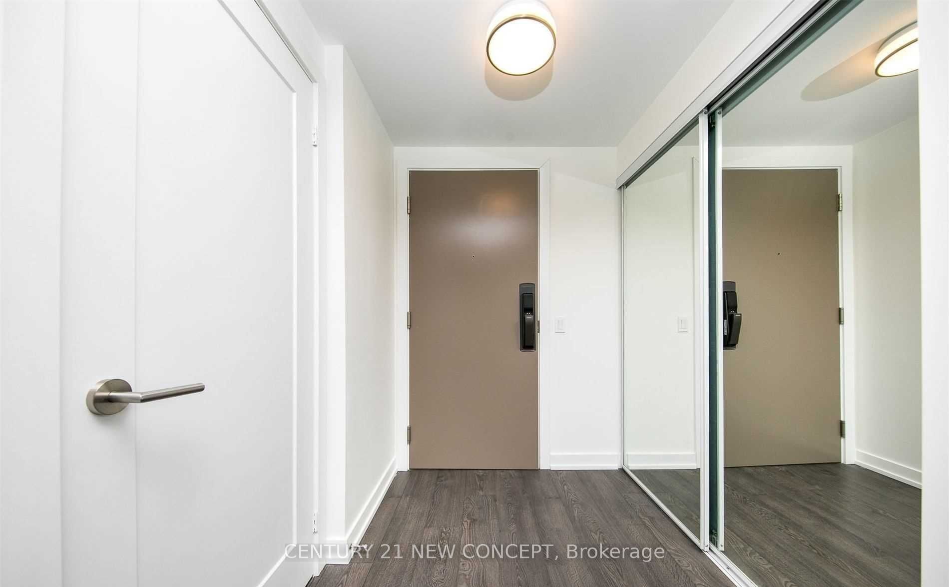 10 York Street 1404, Toronto, ON M5J 0E1 photo 5