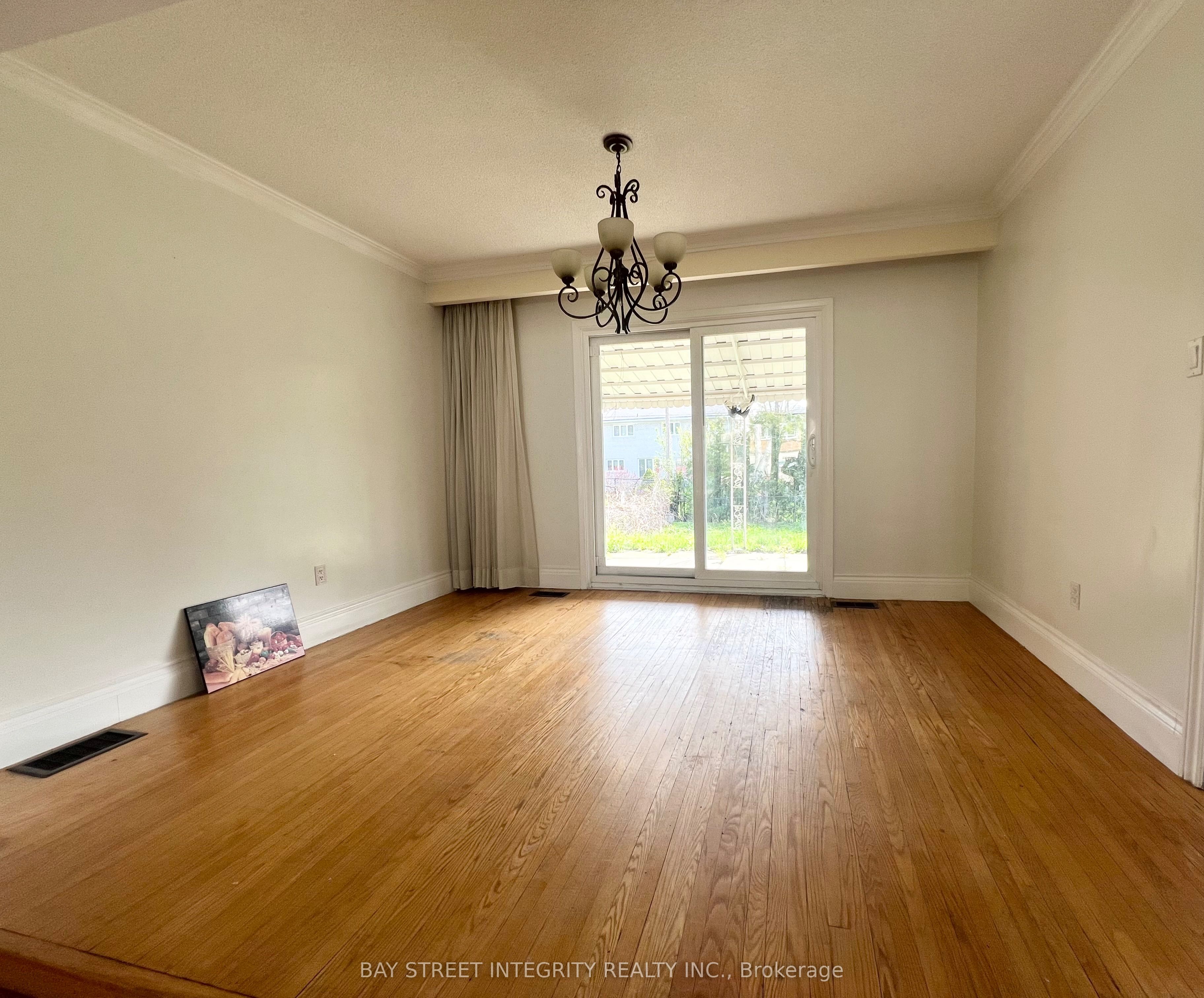 27 Tollerton Avenue, Toronto, ON M2K 2H1 photo 2