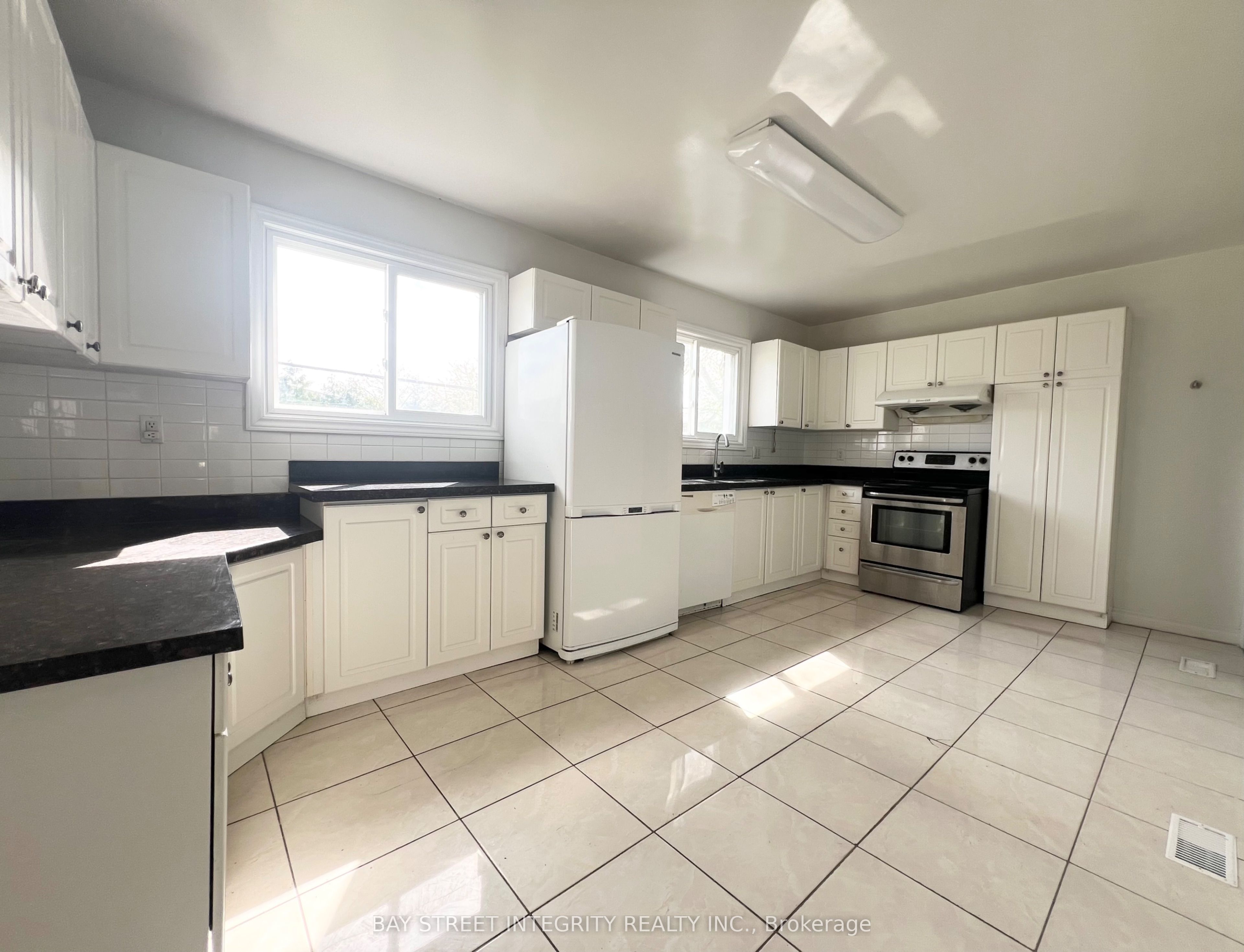27 Tollerton Avenue, Toronto, ON M2K 2H1 photo 4