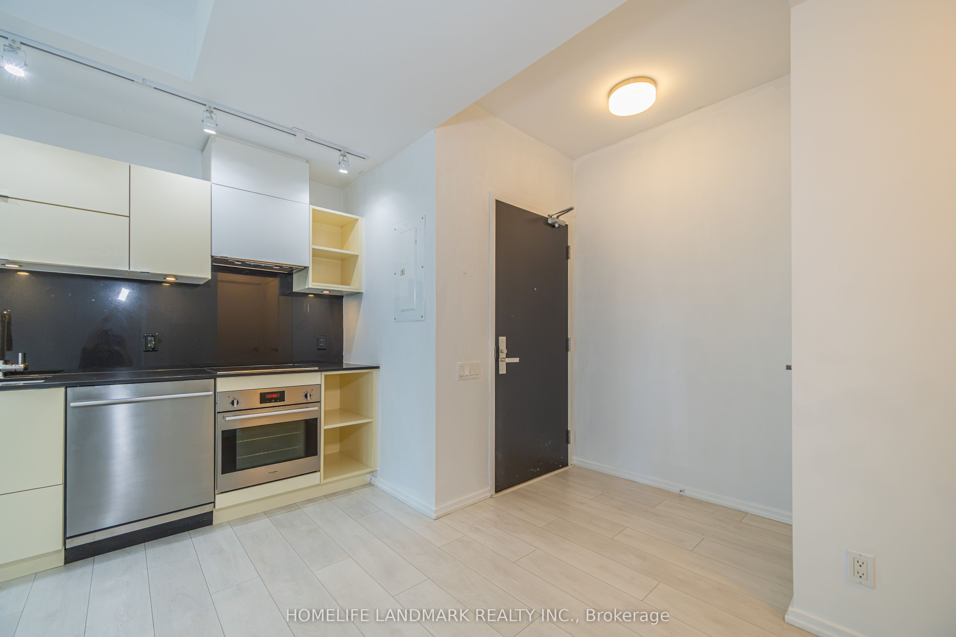 125 Peter Street 1512, Toronto, ON M5V 0M2 photo 2