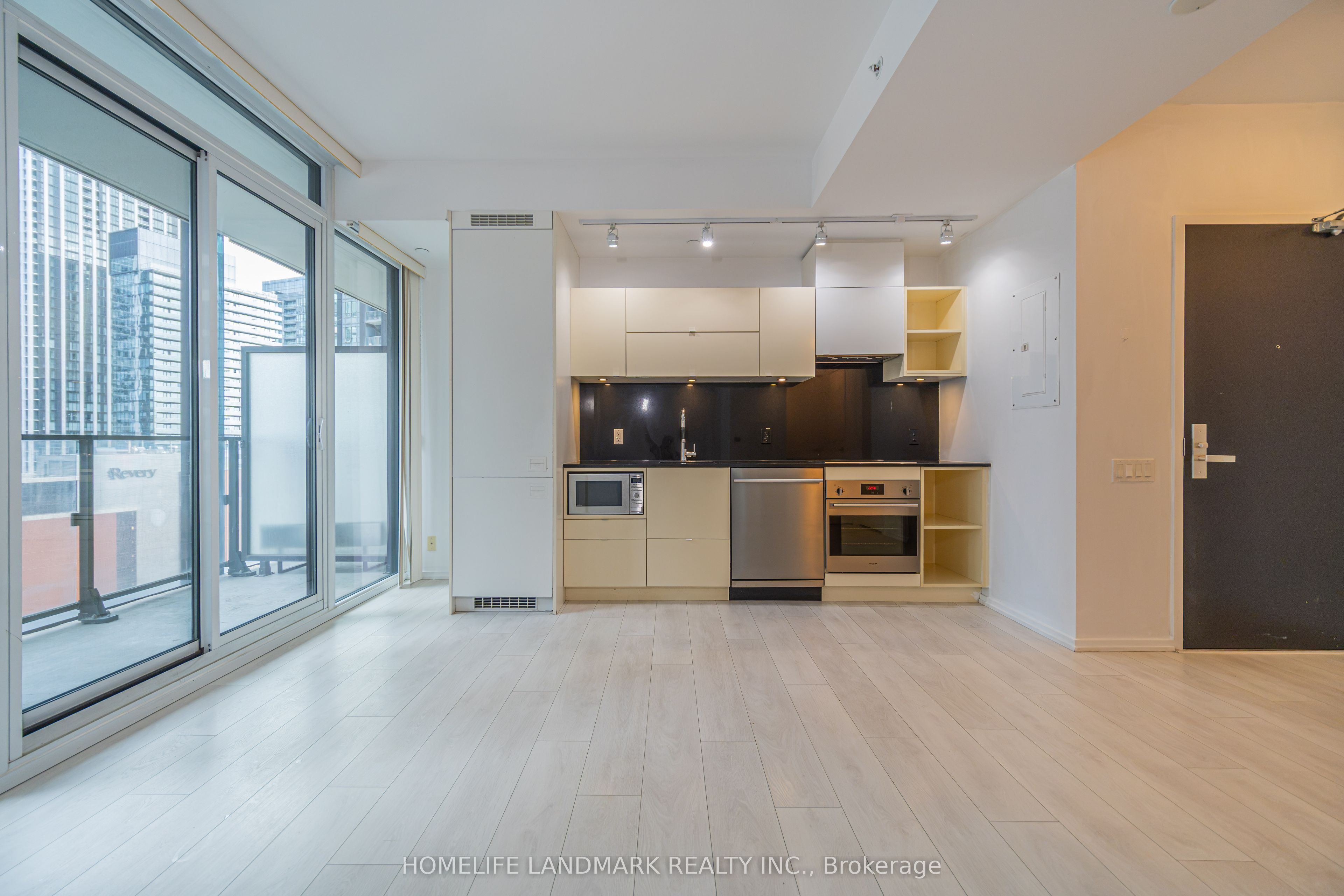 125 Peter Street 1512, Toronto, ON M5V 0M2 photo 3