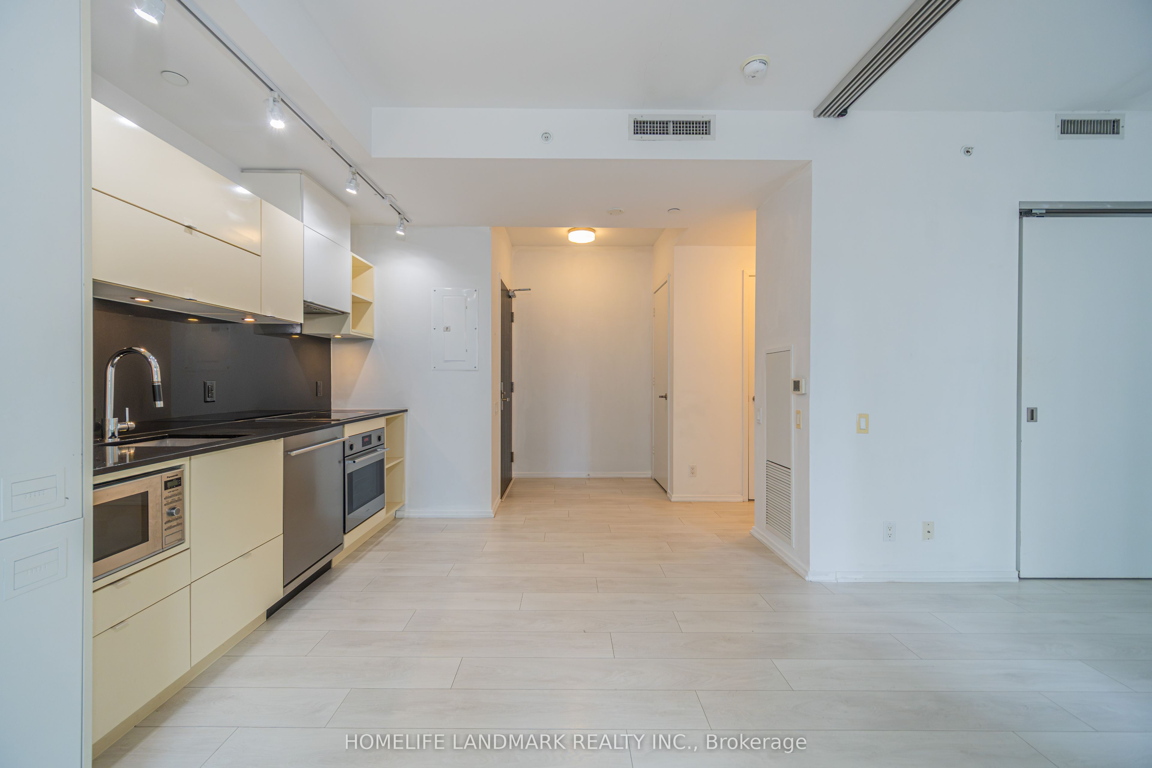 125 Peter Street 1512, Toronto, ON M5V 0M2 photo 4