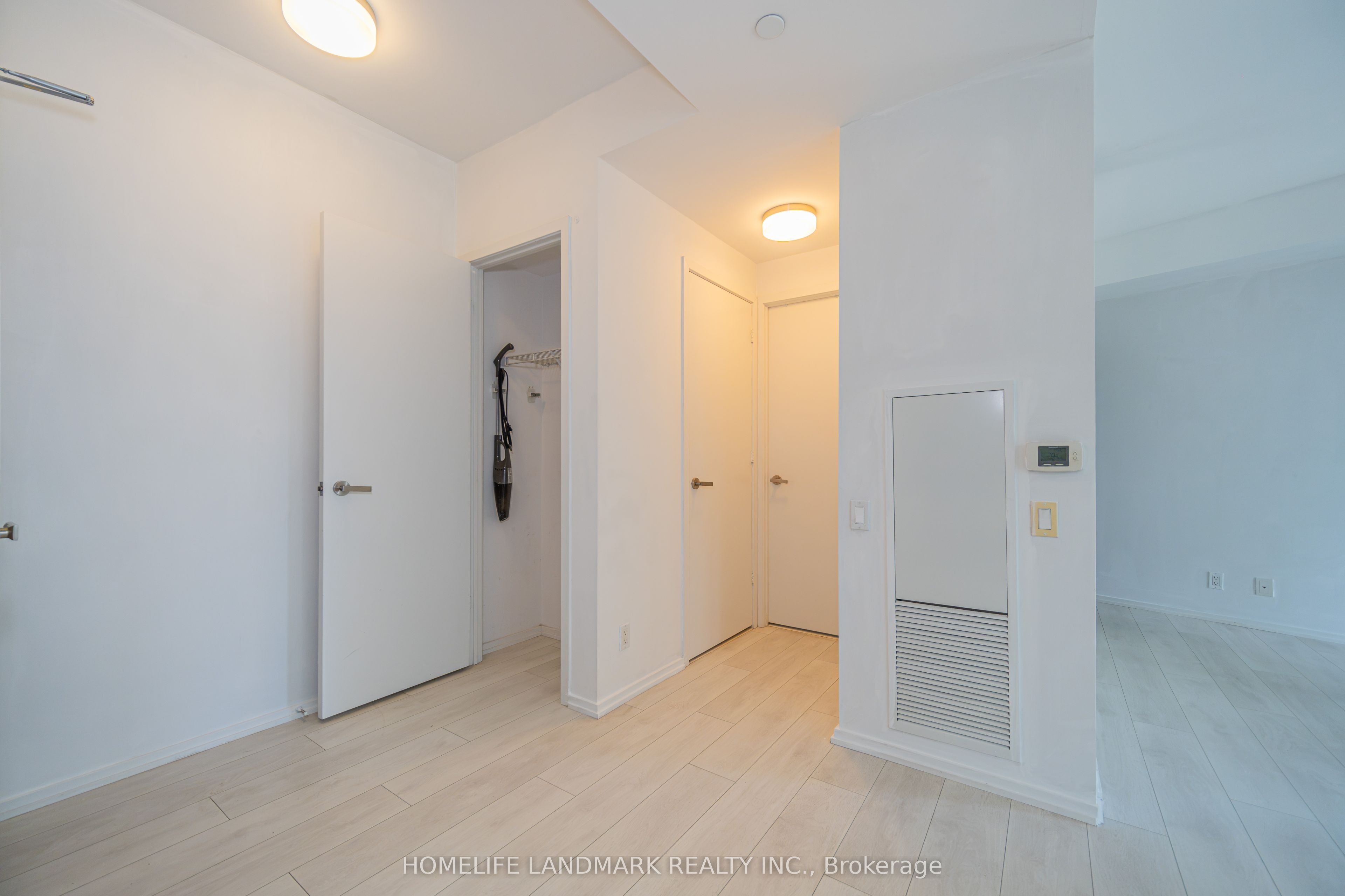 125 Peter Street 1512, Toronto, ON M5V 0M2 photo 5