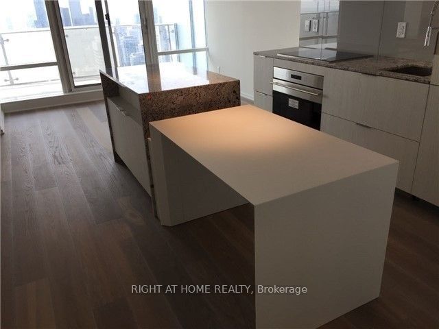 1 Bloor Street E 6305, Toronto, ON M4W 1A9 photo 3