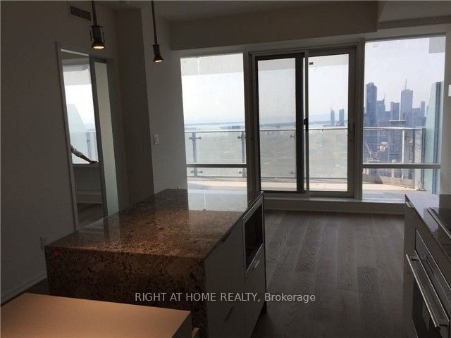 1 Bloor Street E 6305, Toronto, ON M4W 1A9 photo 5