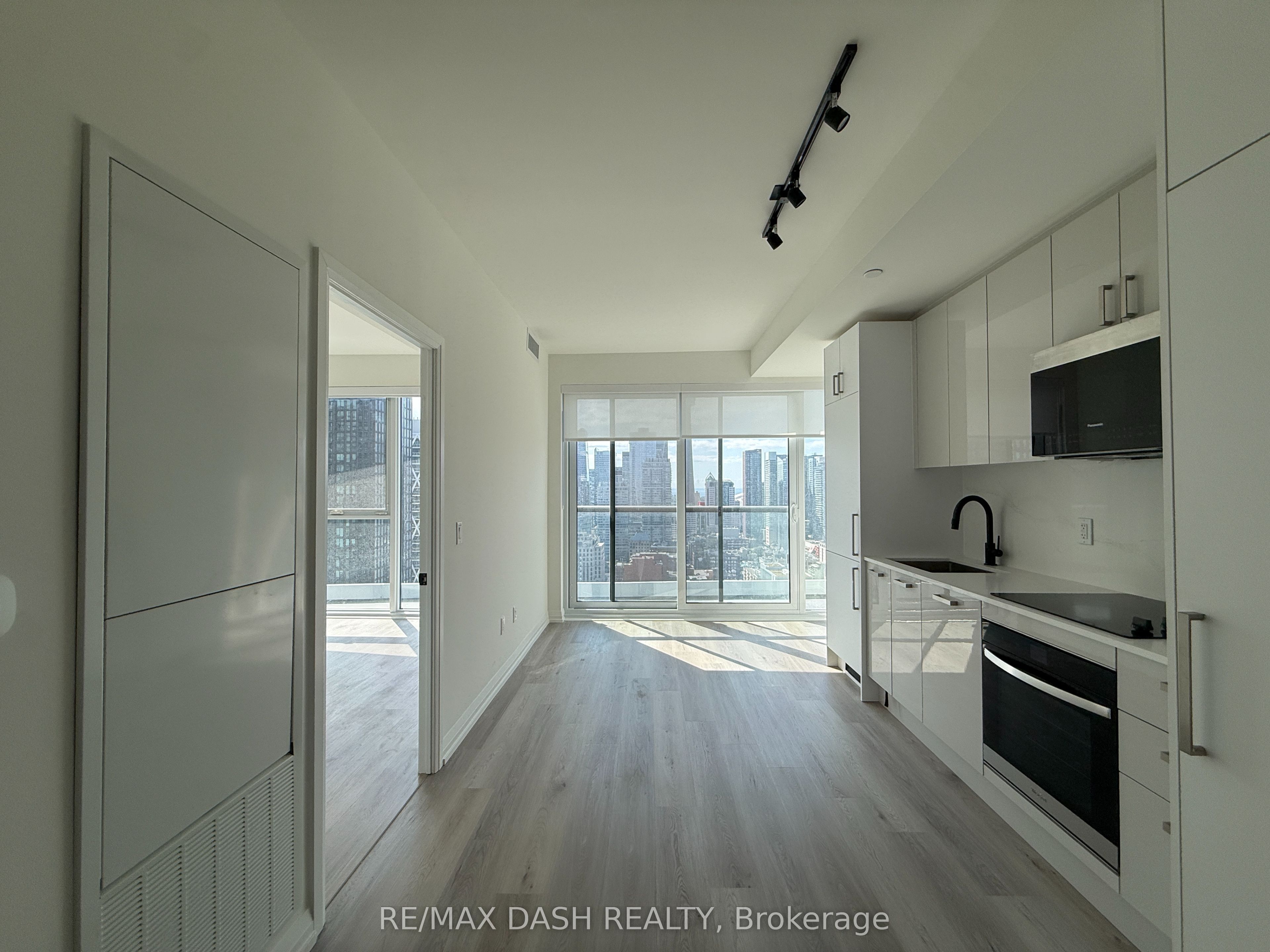 280 Dundas Street W 3107, Toronto, ON M5T 0E3 photo 5